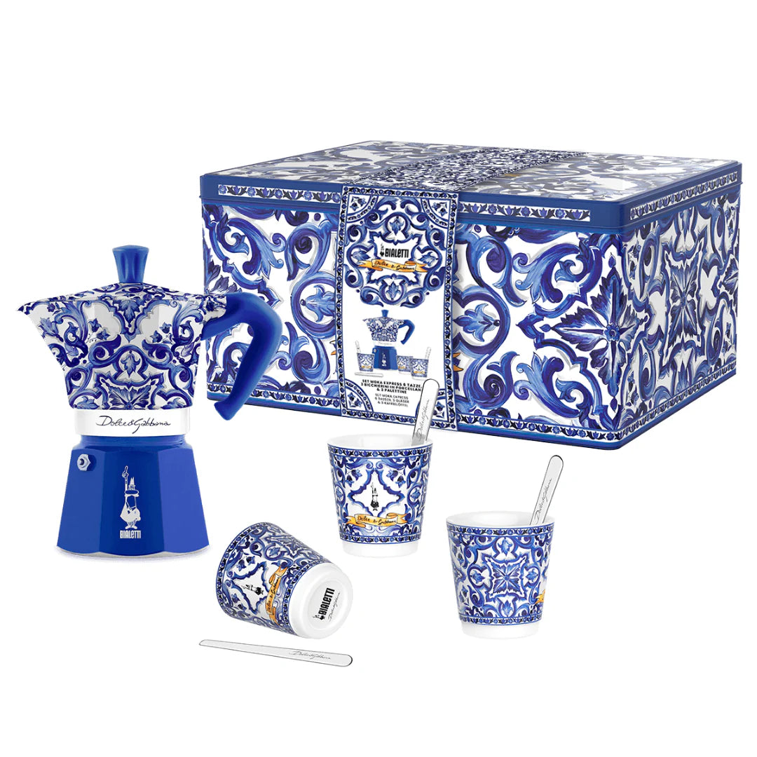 Bialetti X Dolce&Gabbana Blue Mediterranean gift set with 6-cup Moka coffee maker and stirrer, featuring stylish blue design.