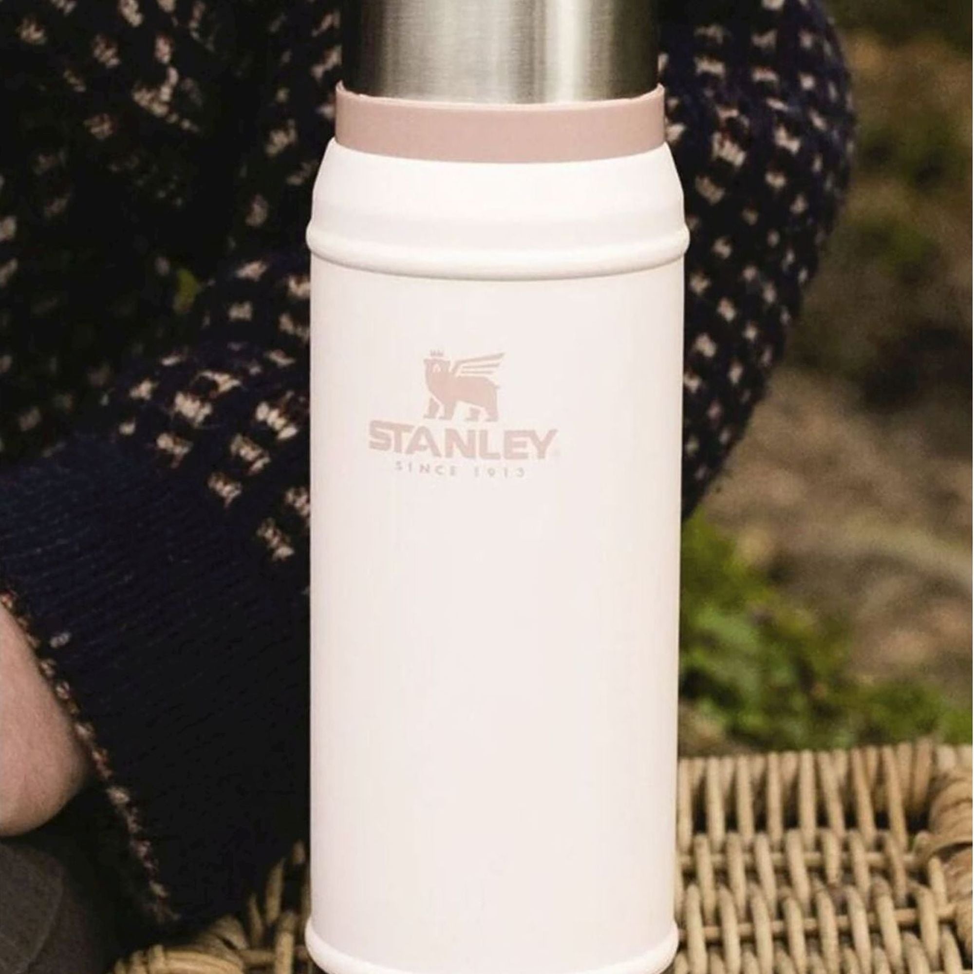 Stanley Legendary Classic 0.75L insulated thermal water bottle with stainless steel design and screw-top lid.