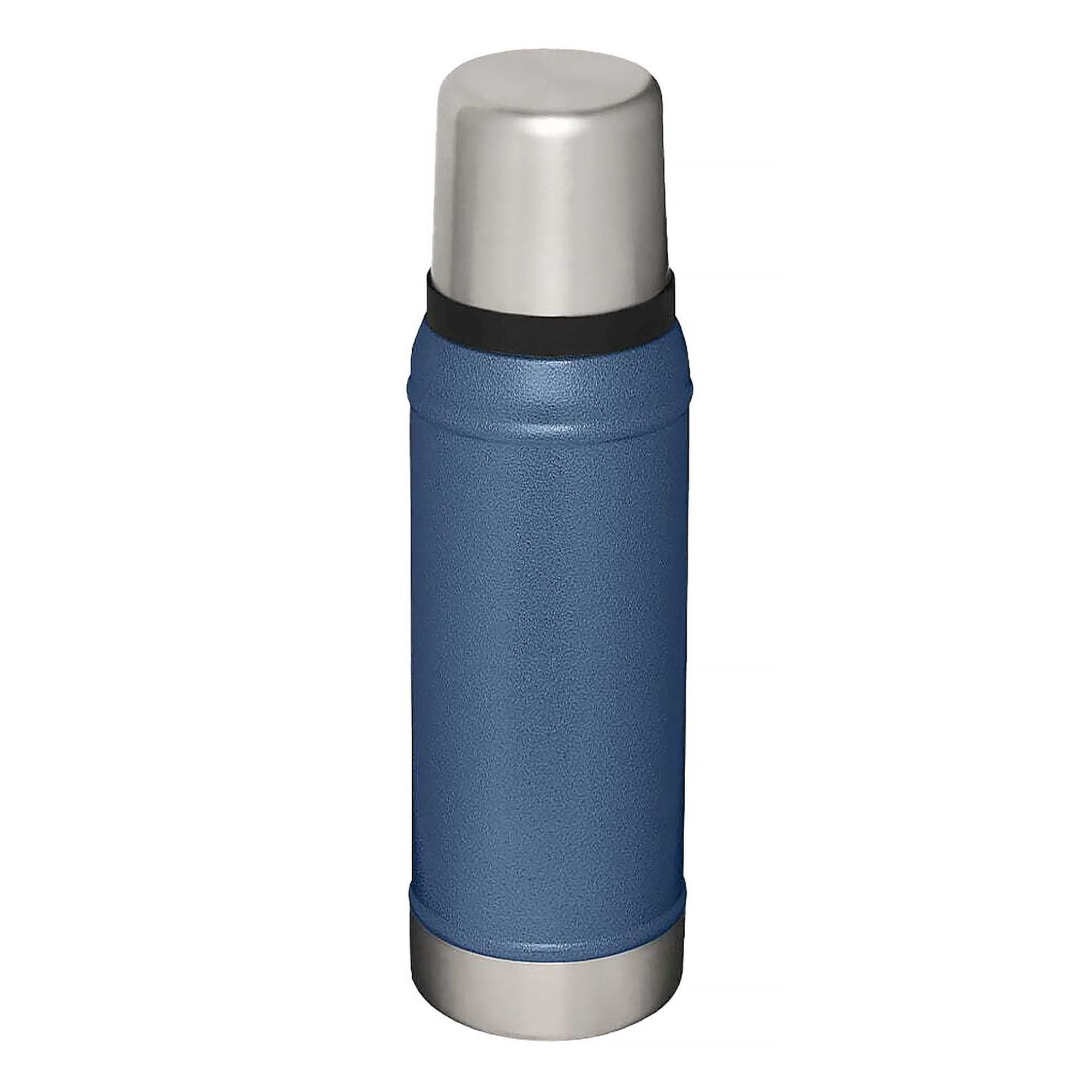 Stanley Legendary Classic 0.75L insulated water bottle with stainless steel body and screw-on cap, designed for thermal insulation