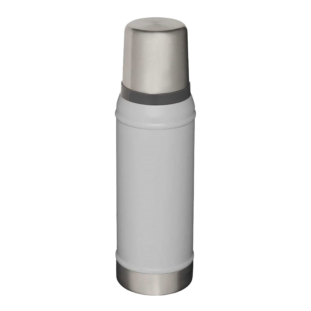 Stanley Legendary Classic 0.75L insulated thermal water bottle with stainless steel design and leak-proof lid