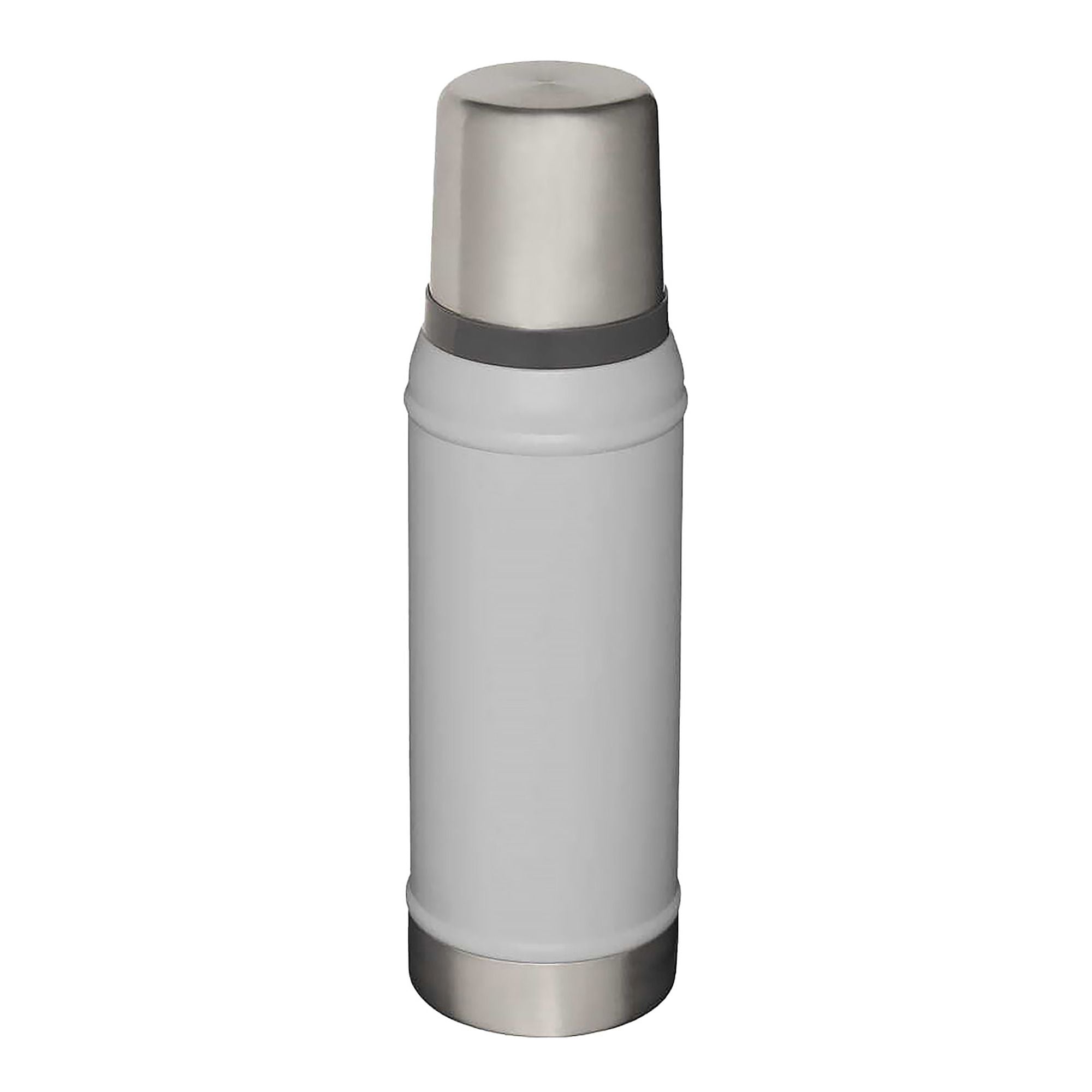 Stanley Legendary Classic 0.75L insulated thermal water bottle with stainless steel design and leak-proof lid