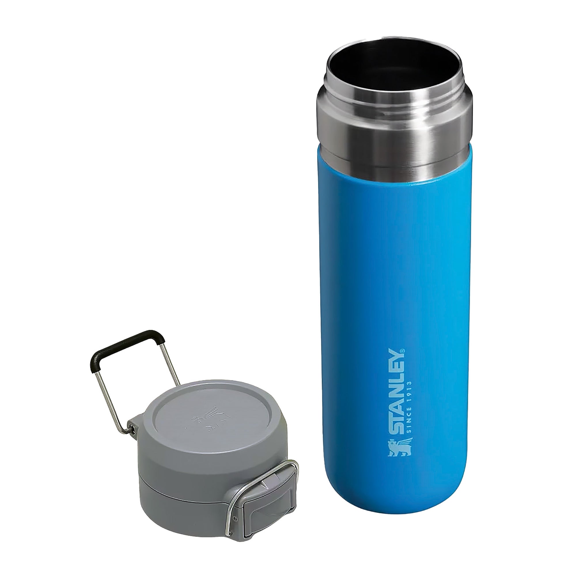 Stanley Quick Flip 0.7L water bottle with a flip-top lid and durable design, suitable for outdoor and everyday use.