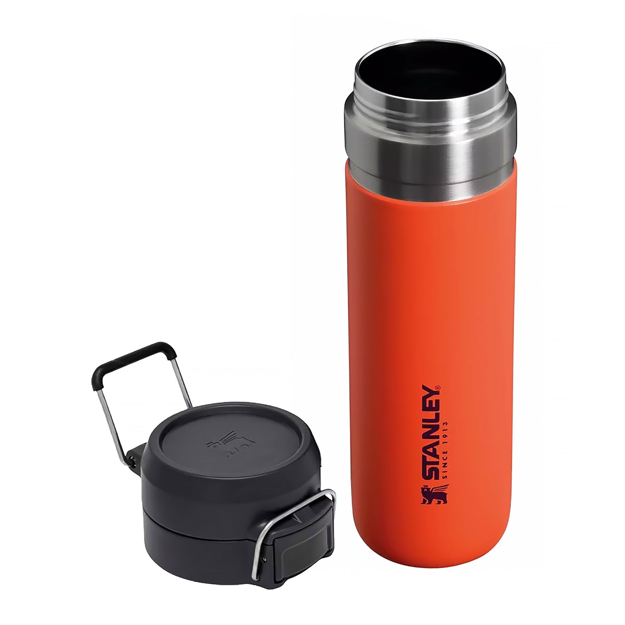 Stanley Quick Flip 0.7L water bottle with flip-top lid and stainless steel body, designed for durable hydration.