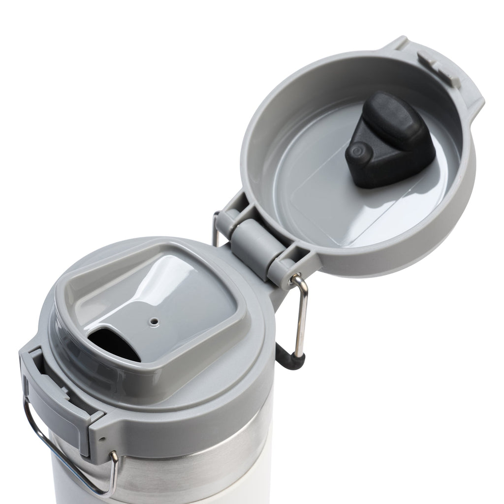 Stanley Quick Flip Water Bottle 0.7L with flip-top lid and durable design, suitable for outdoor and everyday use