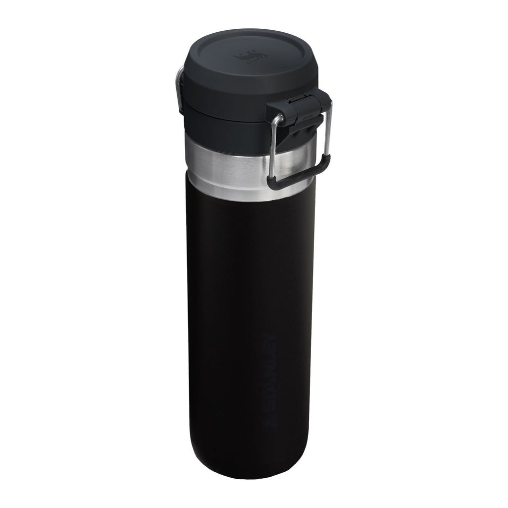 Stanley Quick Flip Water Bottle 0.7L with flip-top lid and ergonomic design, ideal for hydration on the go.