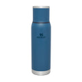 Stanley Adventure To Go 0.75L water bottle in square design with lid, made for outdoor hydration and durable use.