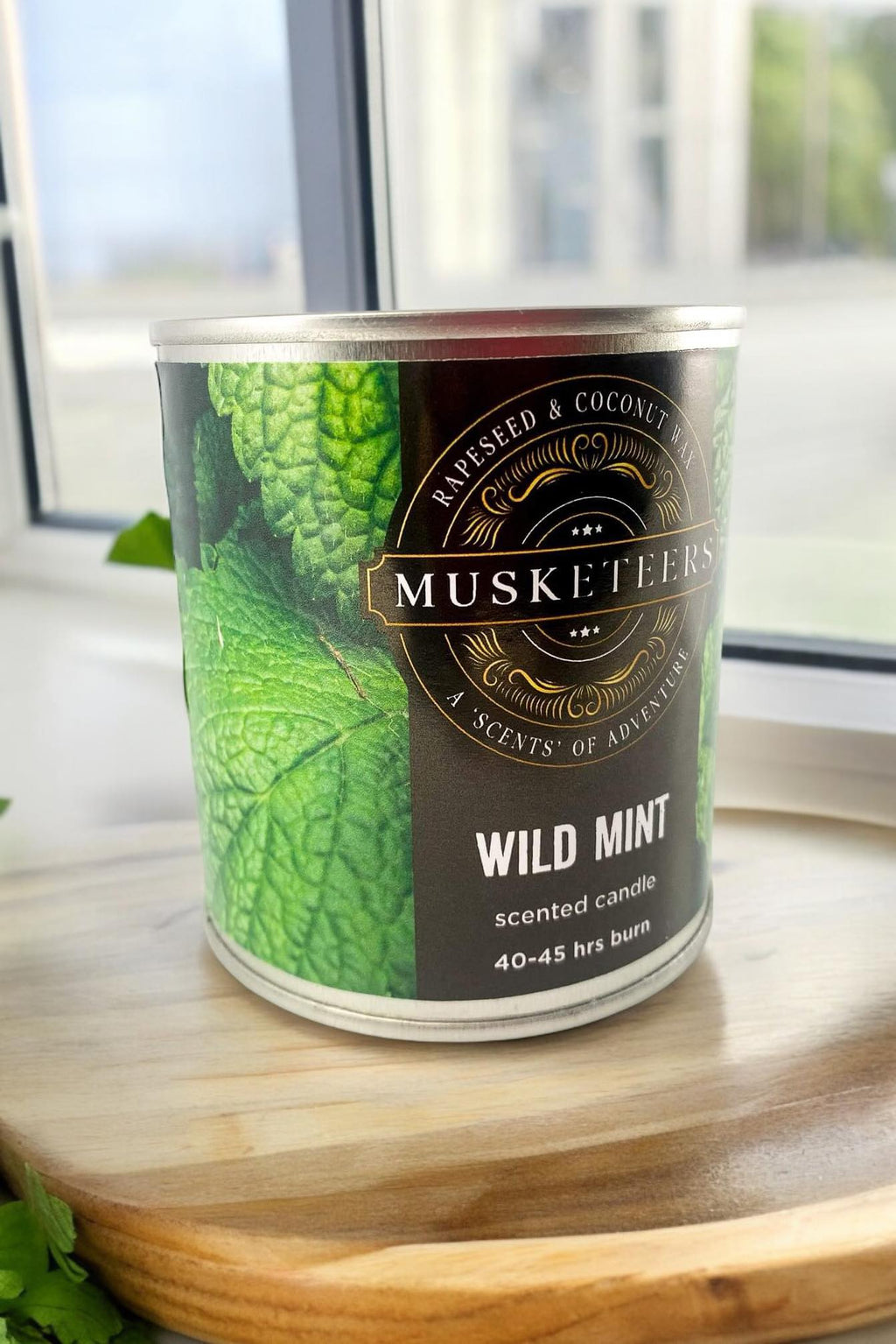 Musketeers Wild Mint scented candle with fresh, masculine spa aroma, featuring a green candle in a glass holder.