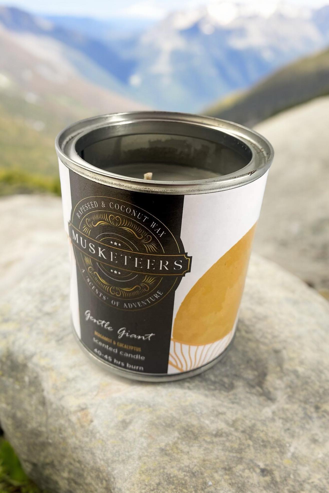 Musketeers Gentle Giant candle with bergamot and eucalyptus scent, featuring a sleek masculine design and fresh spa-inspired look.