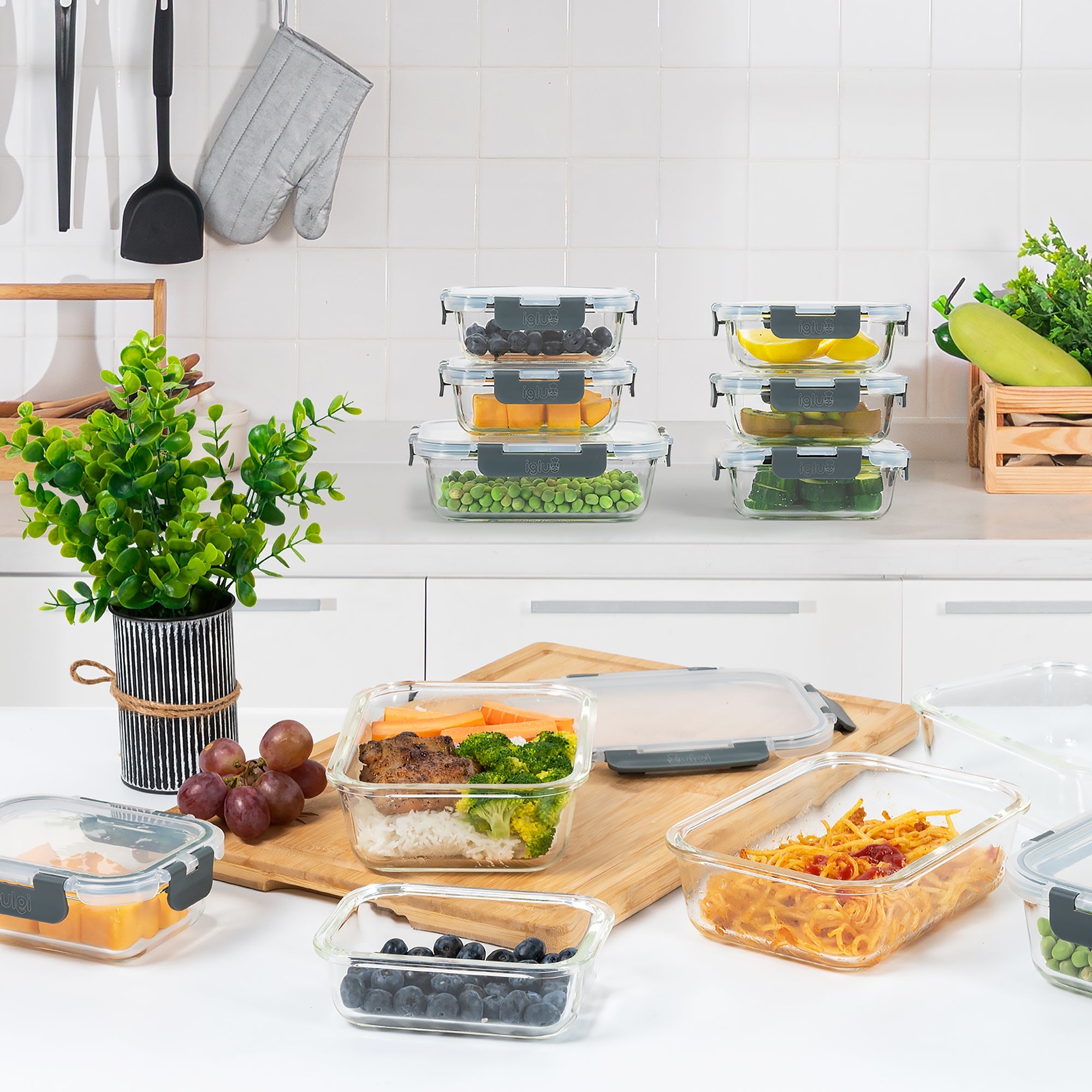 Set of Igluu Meal Prep glass food storage containers in two sizes, 1050ml and 370ml, in a 10-pack, with clear lids and durable glass.