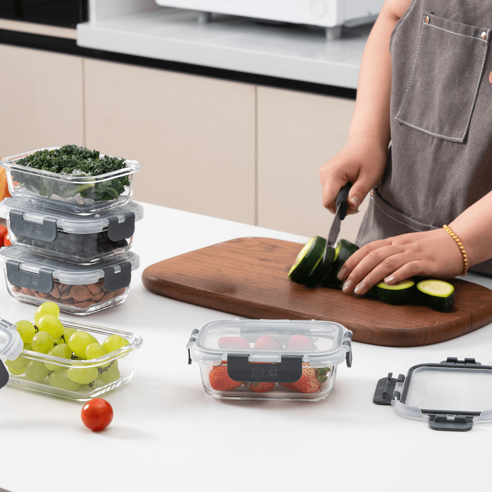 Set of five Igluu Meal Prep rectangle glass food storage containers, 370ml capacity for meal prep and food storage.