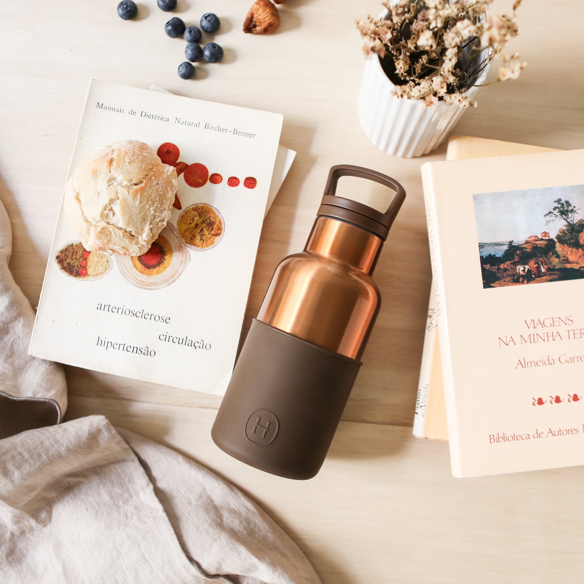 HYDY bronze gold-mocha 12 oz bottle featuring a sleek design and metallic finish, ideal for stylish beverage storage.