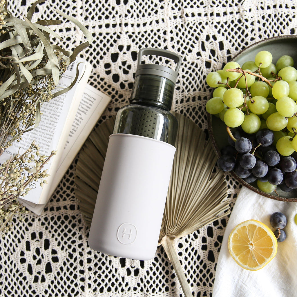 Forest green eucalyptus HYDY 20 oz bottle with a sleek design, showcasing the eco-friendly reusable water bottle.