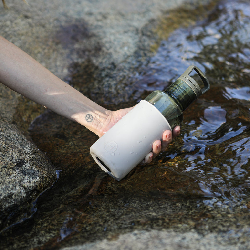 HYDY forest green eucalyptus 20 oz bottle with a sleek design and vibrant eucalyptus botanical pattern.