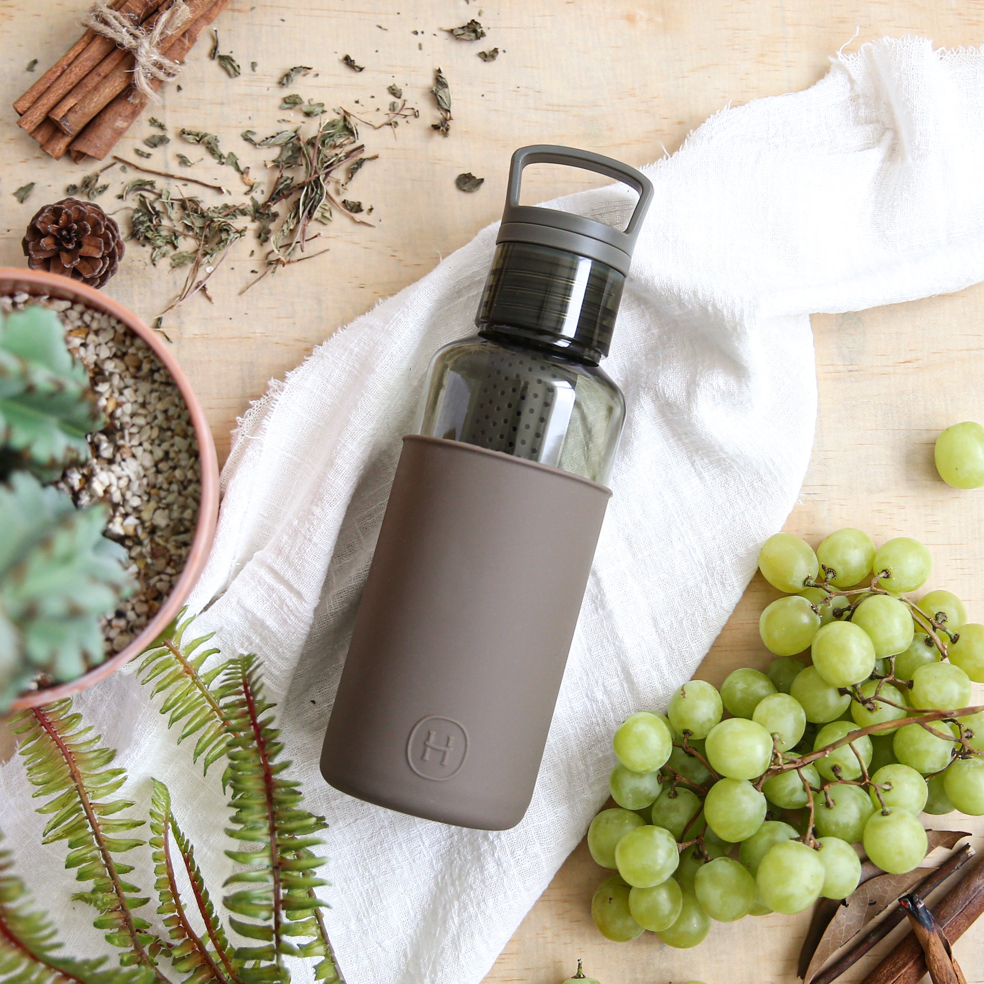 HYDY Forest Green Wild 20 oz bottle showing a sleek, durable water bottle with a green finish and secure lid.