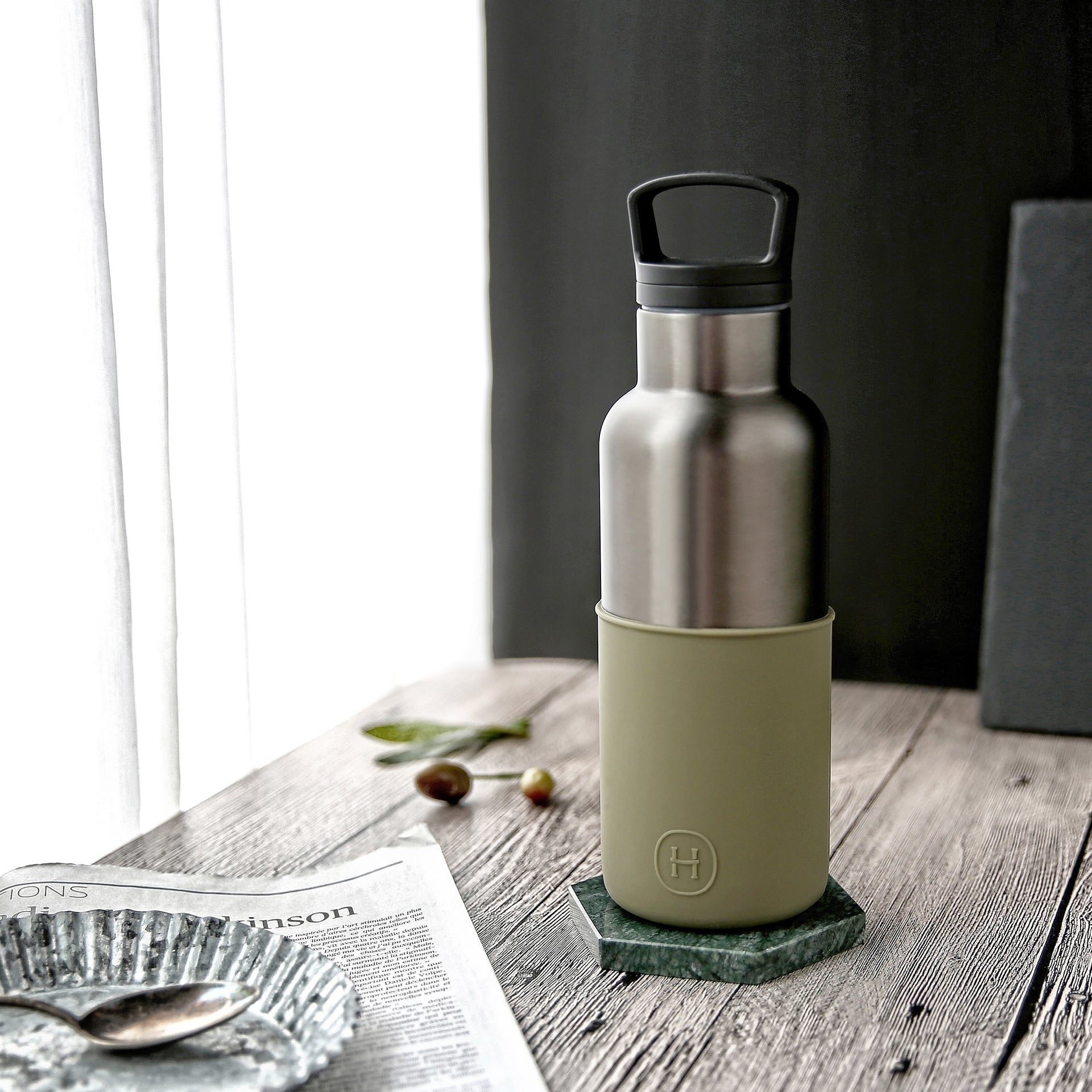 Titanium grey and army green HYDY 16 oz stainless steel bottle with a sleek design and secure lid.