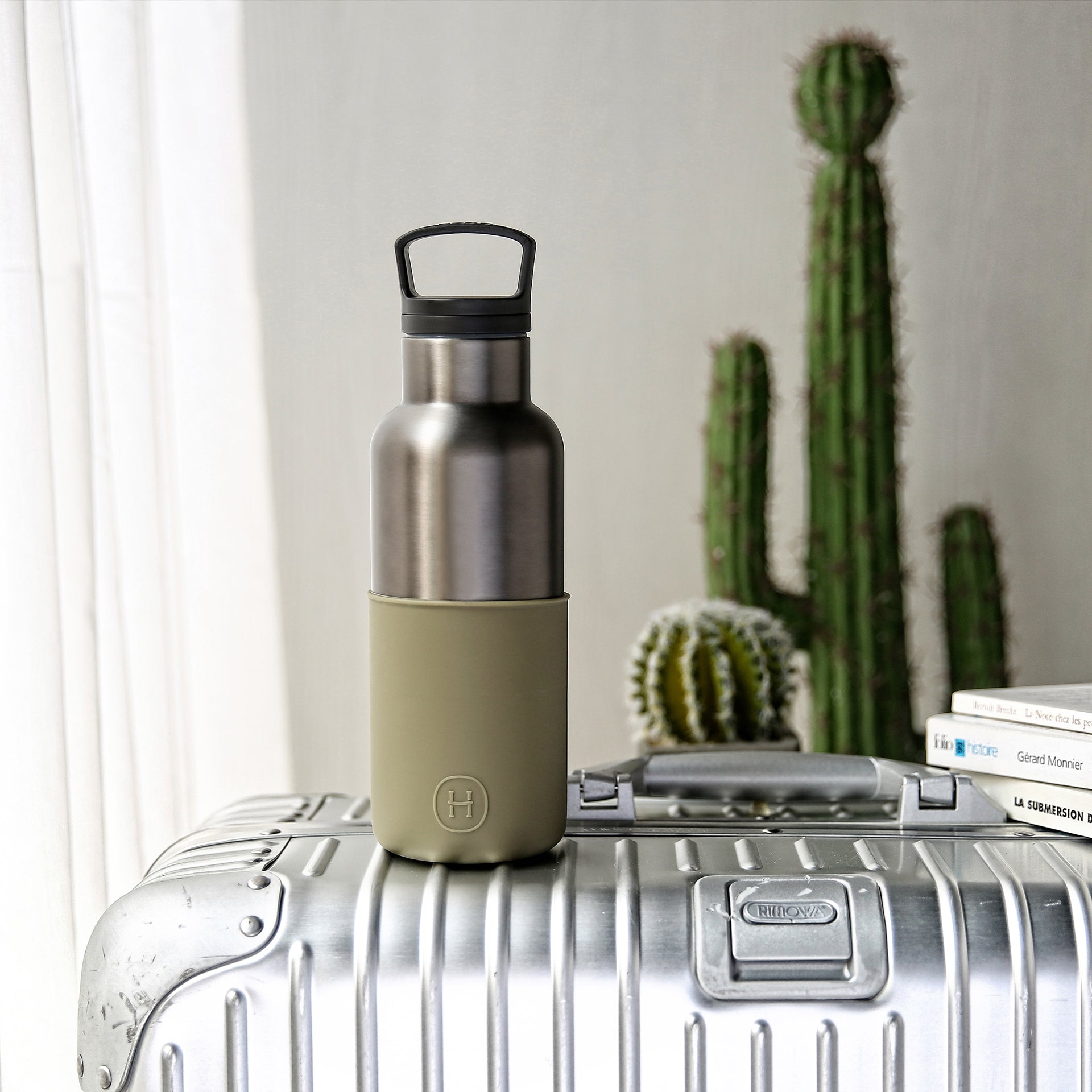 Titanium grey and army green HYDY 16 oz stainless steel bottle with a sleek design and secure lid.