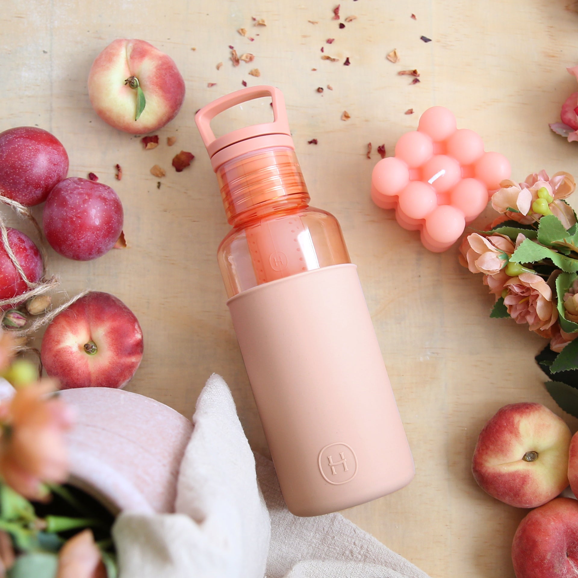 HYDY Peachy orange-Latte 20 Oz bottle with a sleek design and vibrant orange color, perfect for on-the-go hydration.