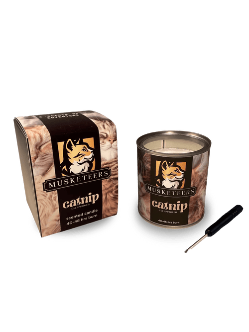 Natural catnip candle for cats by Musketeers, featuring a calming design infused with pure catnip essential oil.