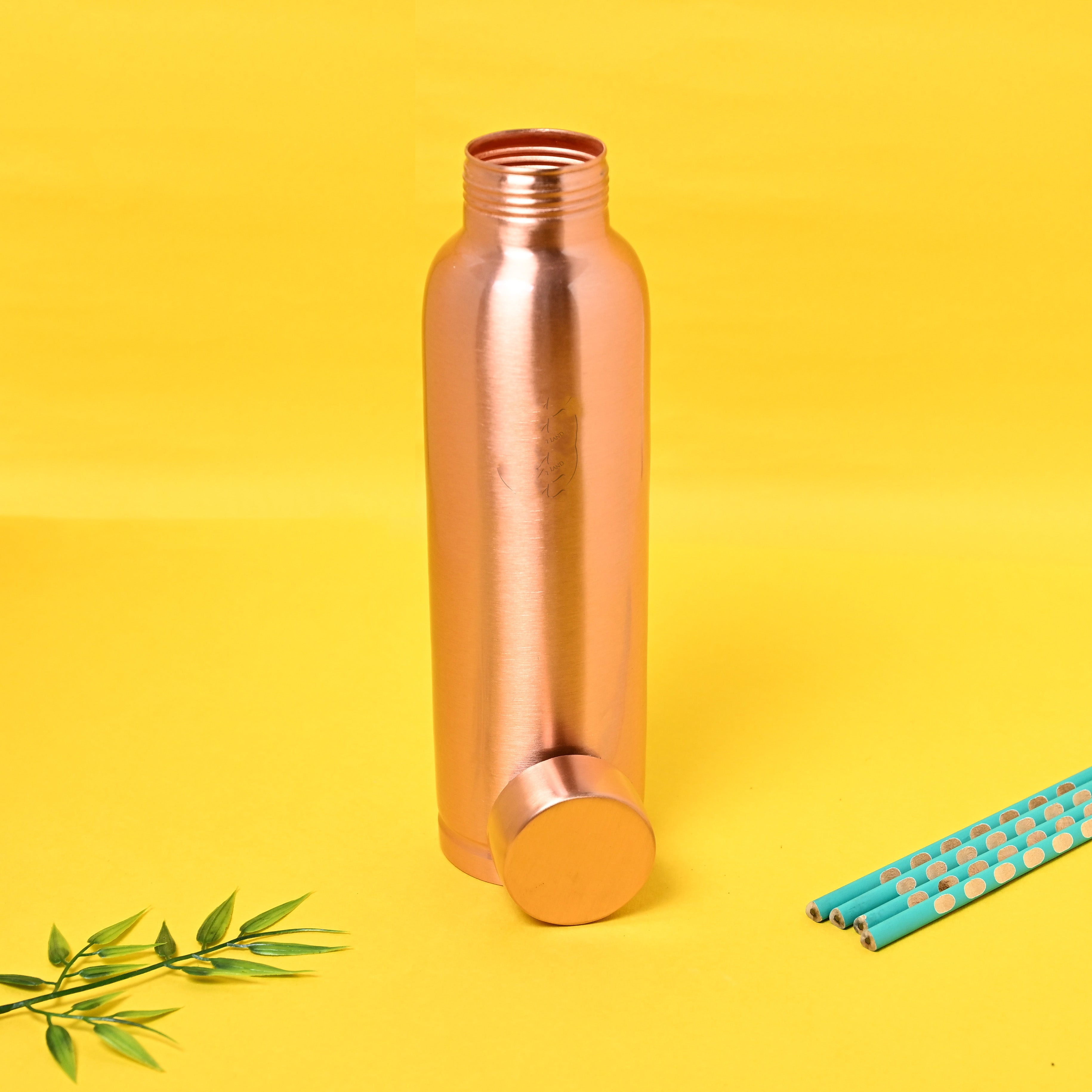SAMA Homes pure copper water bottle with 1000ml capacity, featuring a sleek design for healthy hydration.