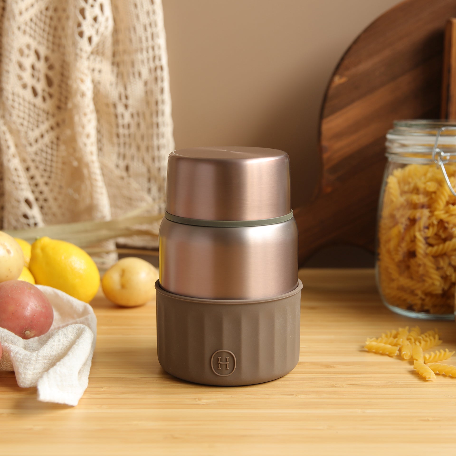HYDY Metallic Fir Food Jar in Wild design, 20 fl oz, with a secure lid and sleek metallic finish for keeping food fresh.