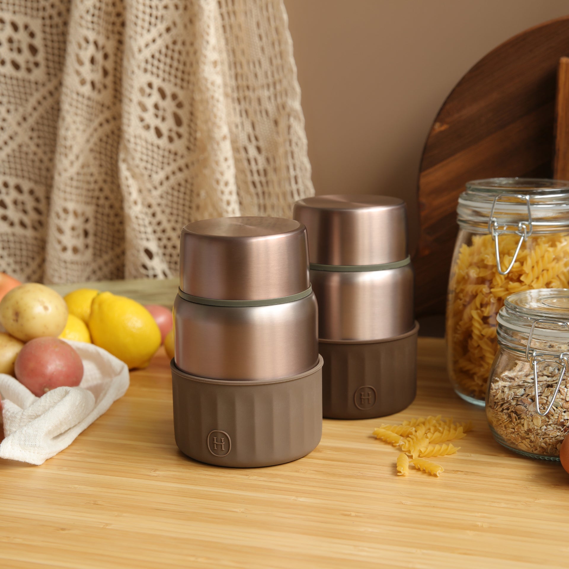 Hydy Metallic Fir Food Jar in Wild finish, 20 fl oz, showing a sleek stainless steel design with a secure lid.