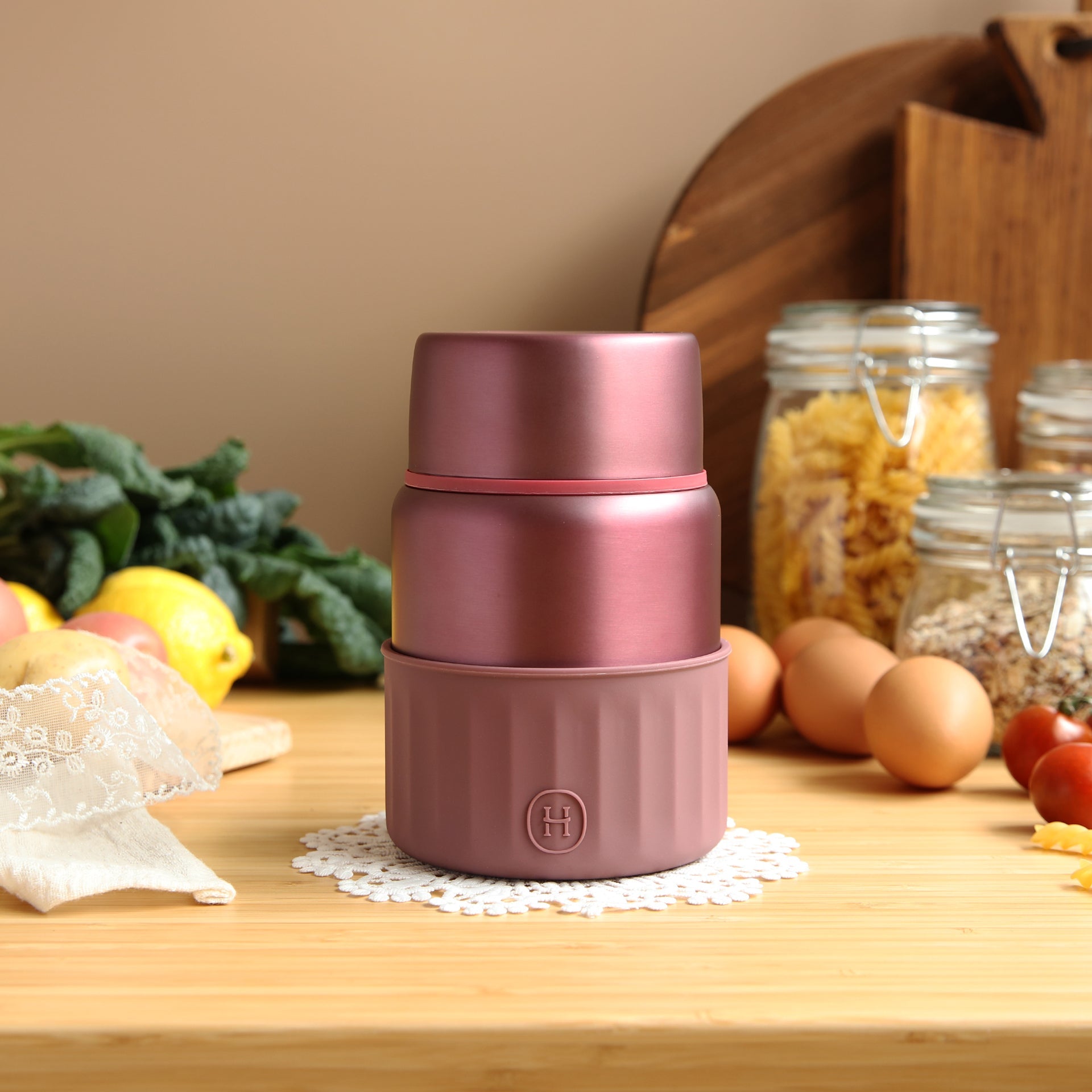 HYDY matte rose gold food jar in dusty rose color, 20 fl oz, with a sleek lid and modern design for keeping food fresh.