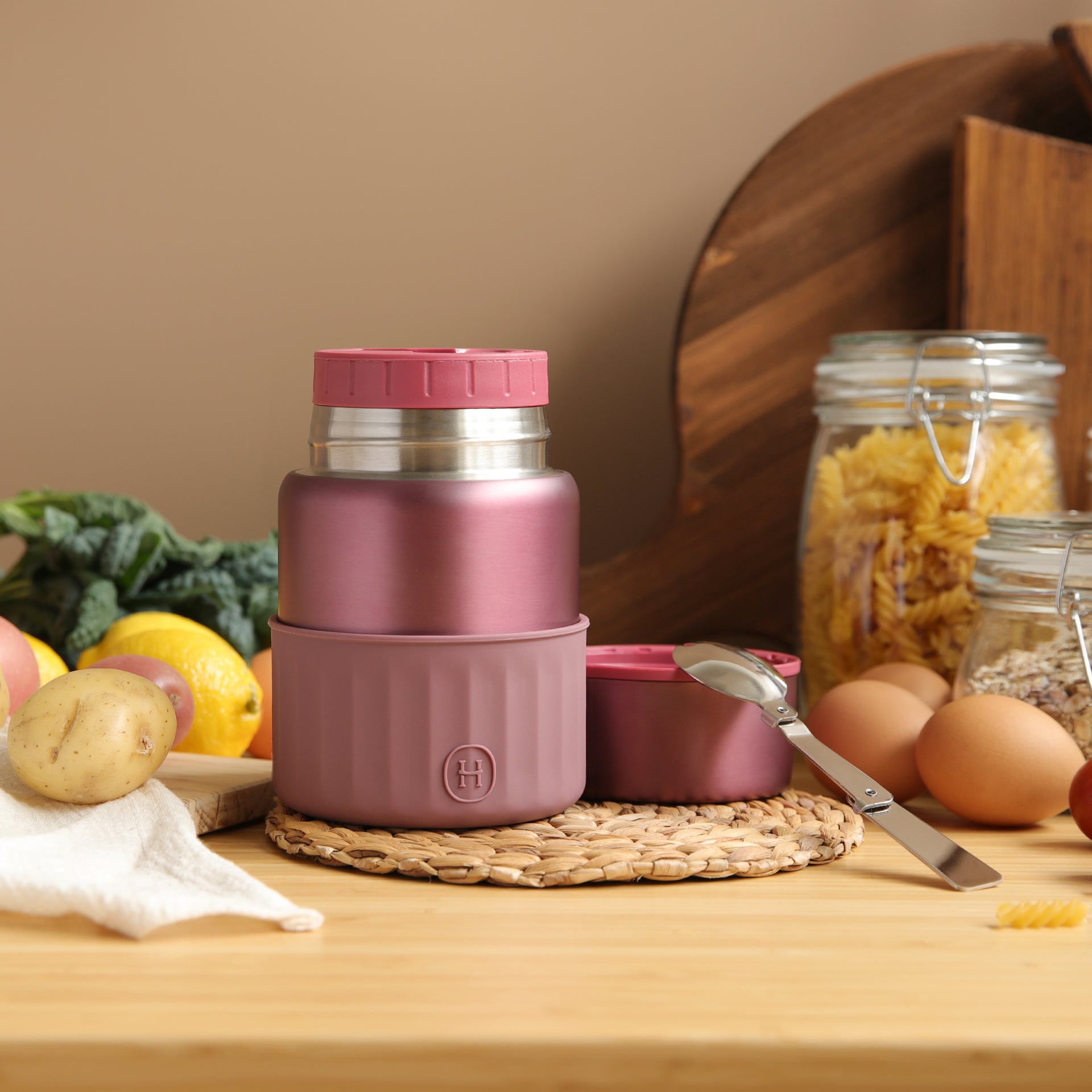 HYDY matte rose gold food jar in dusty rose color, 20 fl oz, with a sleek, durable design and secure lid for keeping food fresh.