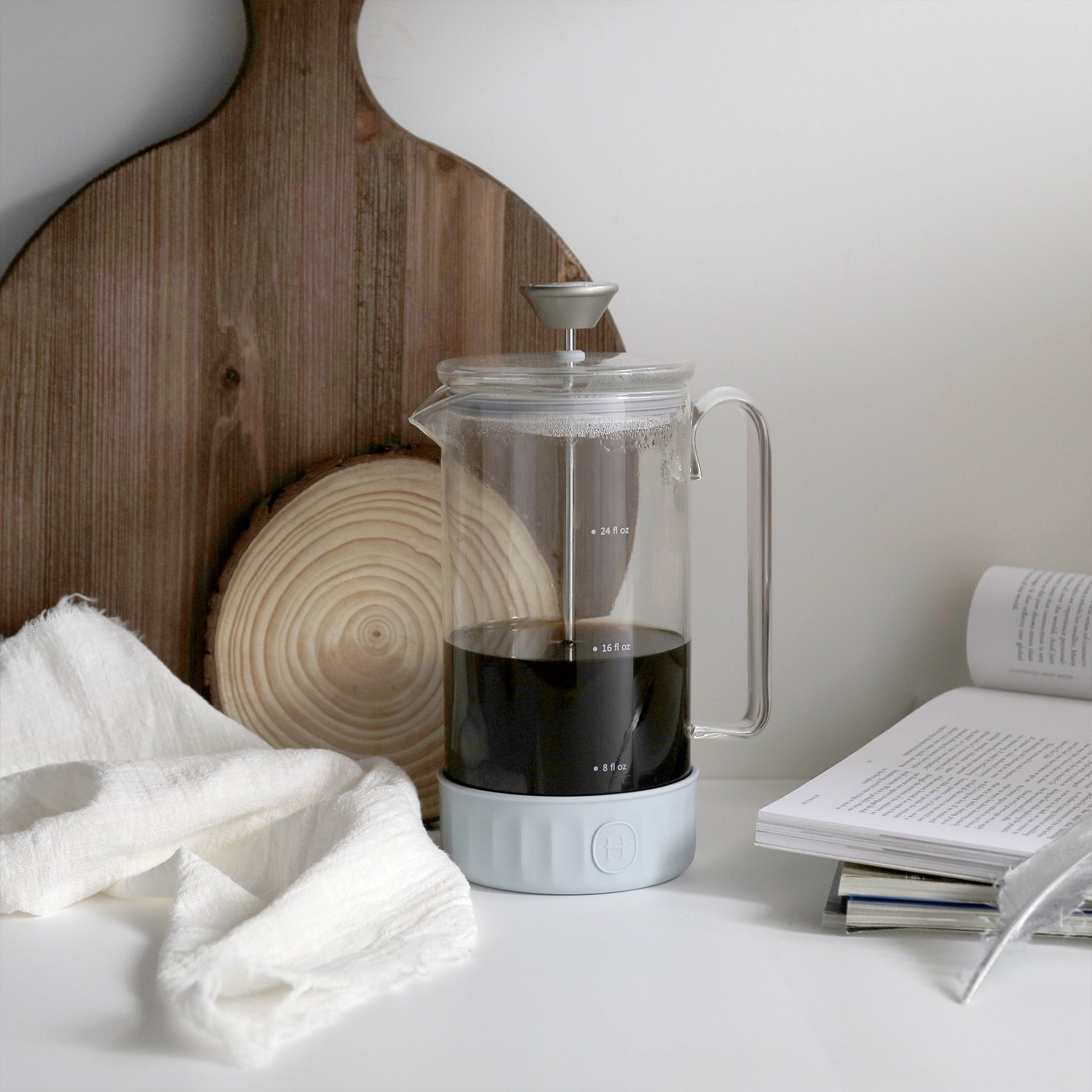HYDY Cumulus 32 fl oz French press with glass body and stainless steel lid for brewing coffee or tea.