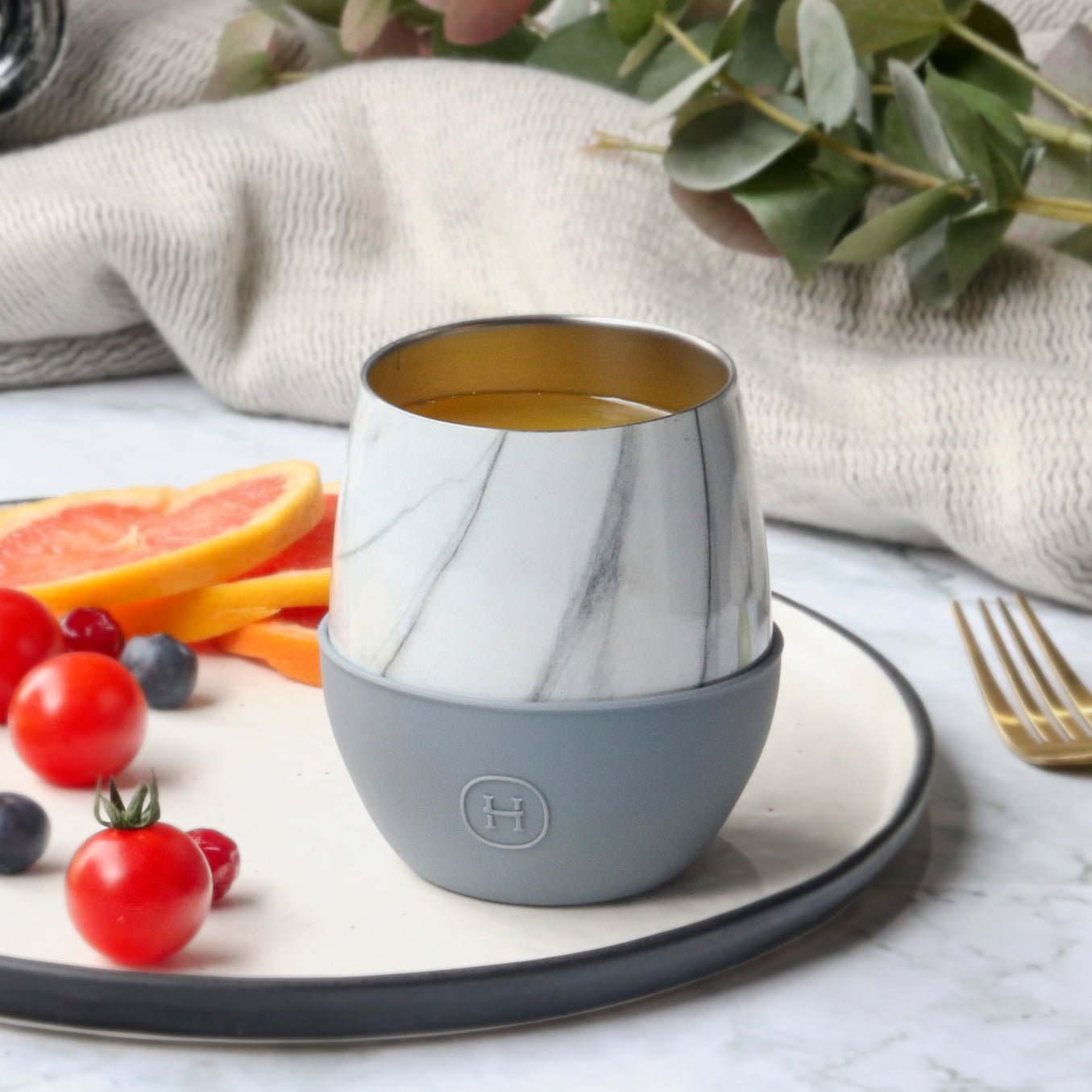 White marble HYDY Fjord 8 oz tumbler with stainless steel lid, featuring a sleek, modern design and durable construction.