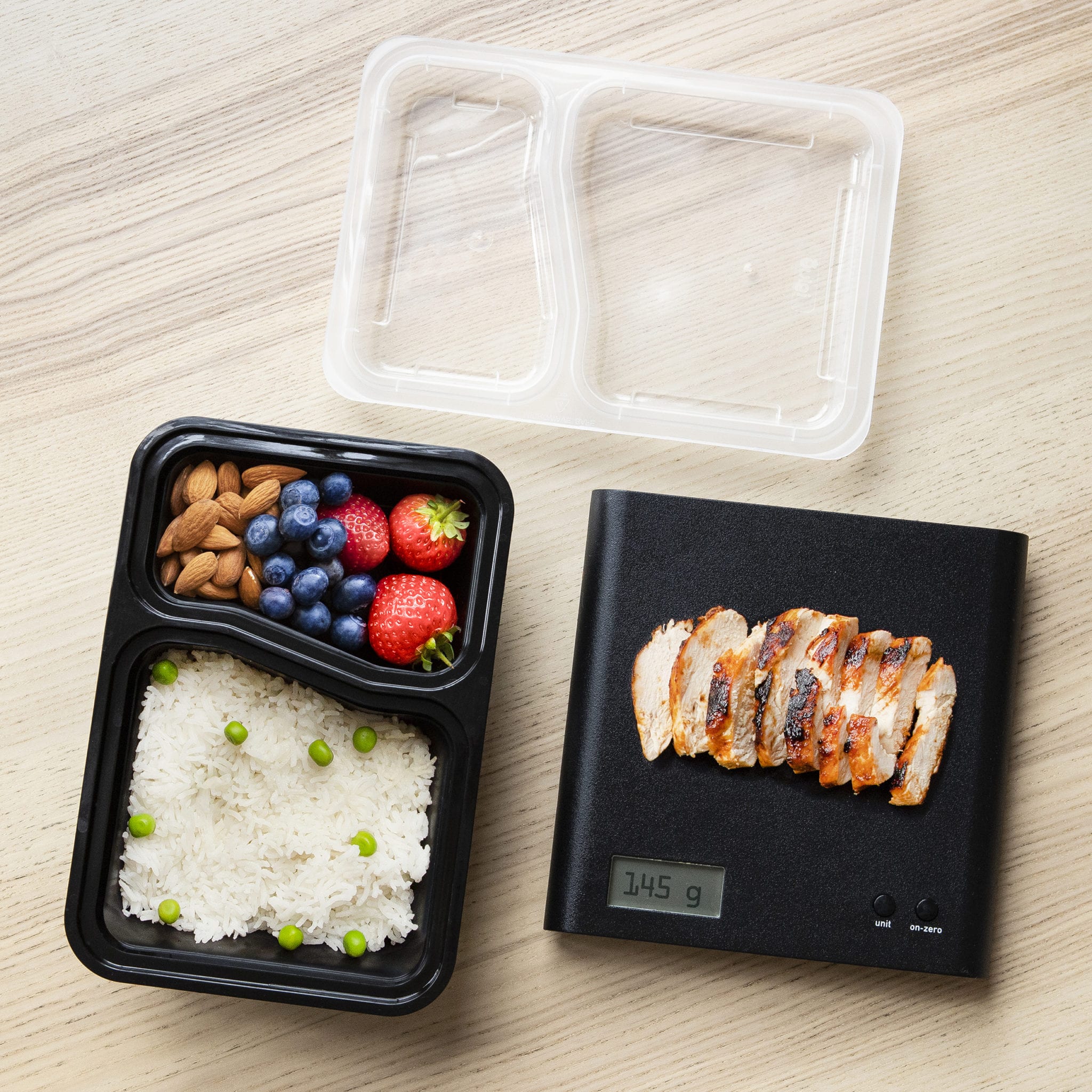 Igluu Meal Prep 2-compartment reusable container with airtight lids, 887ml capacity, ideal for meal prep and food storage.