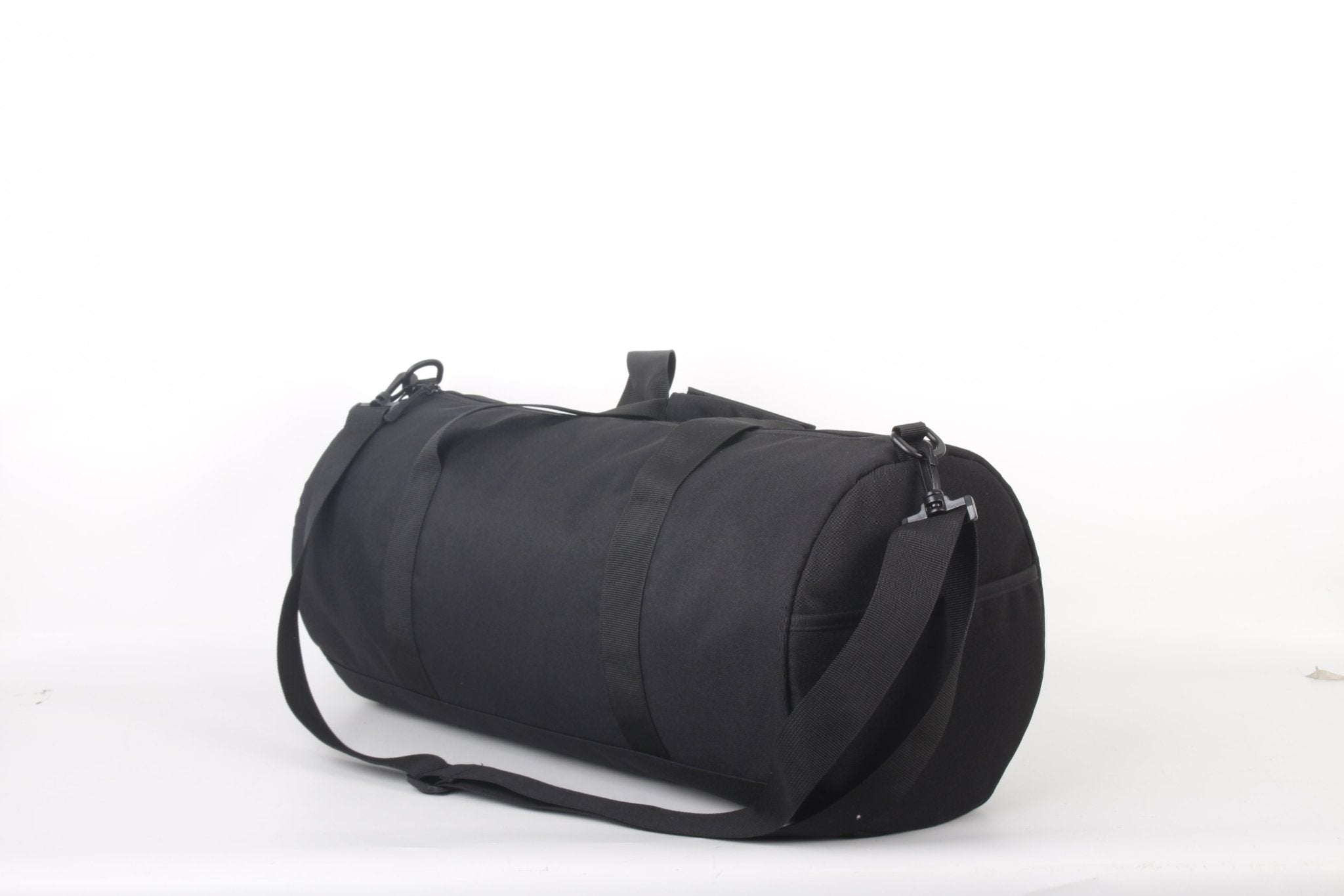 North Peak Crest Holdall with adjustable straps and multiple compartments, suitable for travel and gym use.