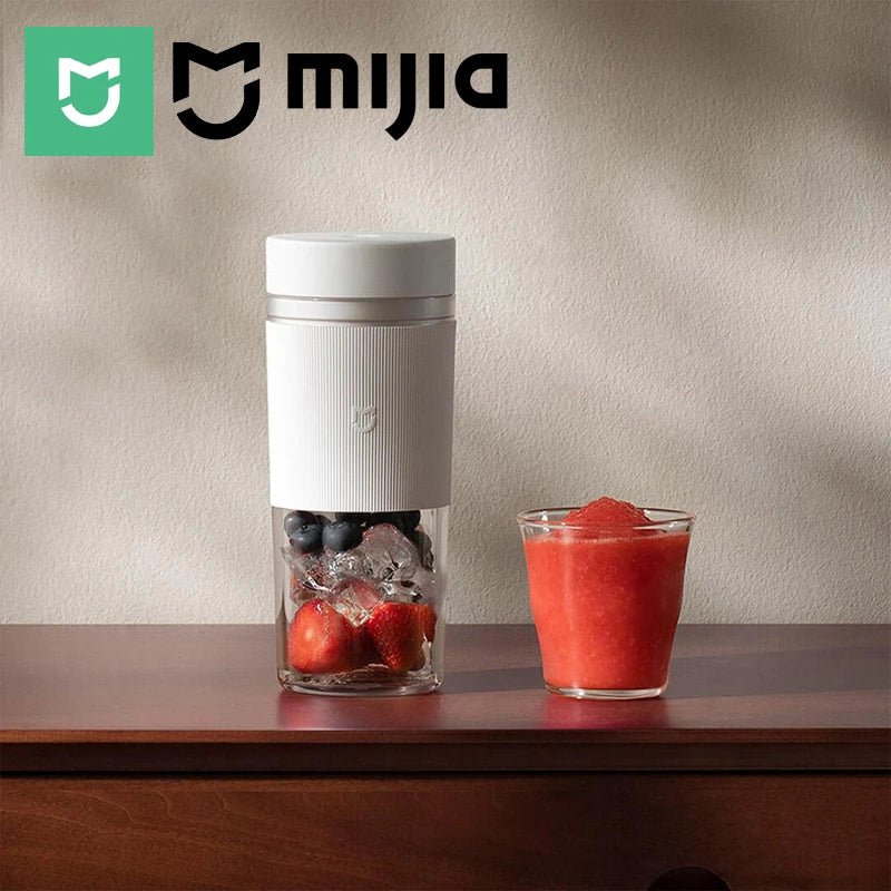 Mijia Portable Juicer Cup 2 with rechargeable motor and transparent blending chamber for fresh fruit smoothies.
