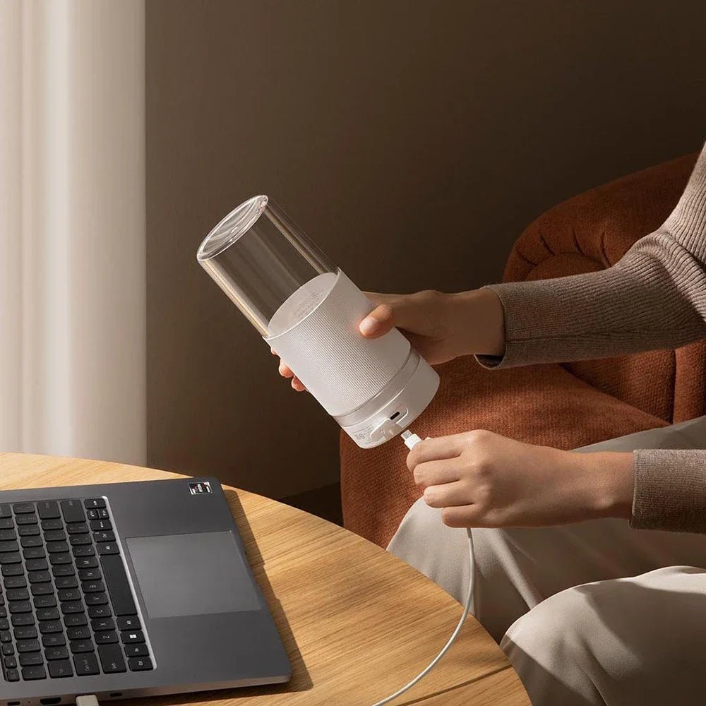Mijia Portable Juicer Cup 2, rechargeable fruit blender with stainless steel blade and compact design for fresh smoothies.