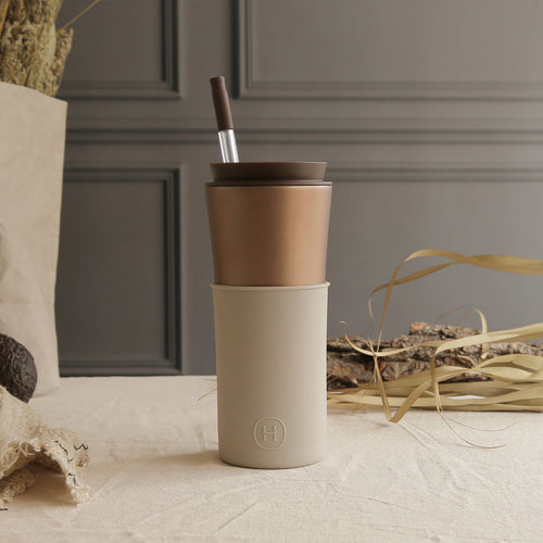 HYDY Cedar Travel Mug in eucalyptus finish, 15 oz stainless steel with lid, suitable for hot and cold beverages.