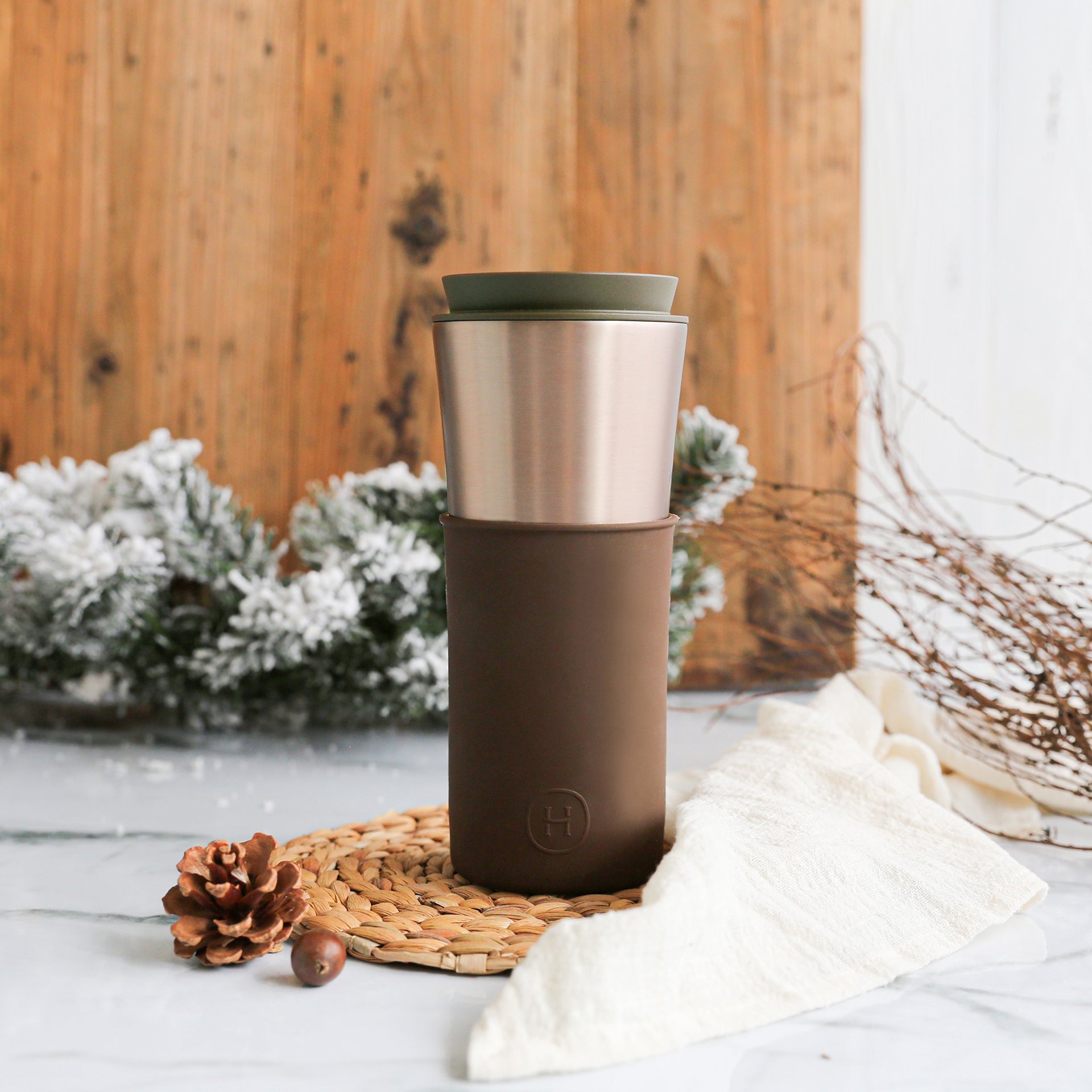 HYDY Metallic Fir Mocha 15 oz travel mug with a sleek metallic finish and secure lid, perfect for hot beverages on the go.