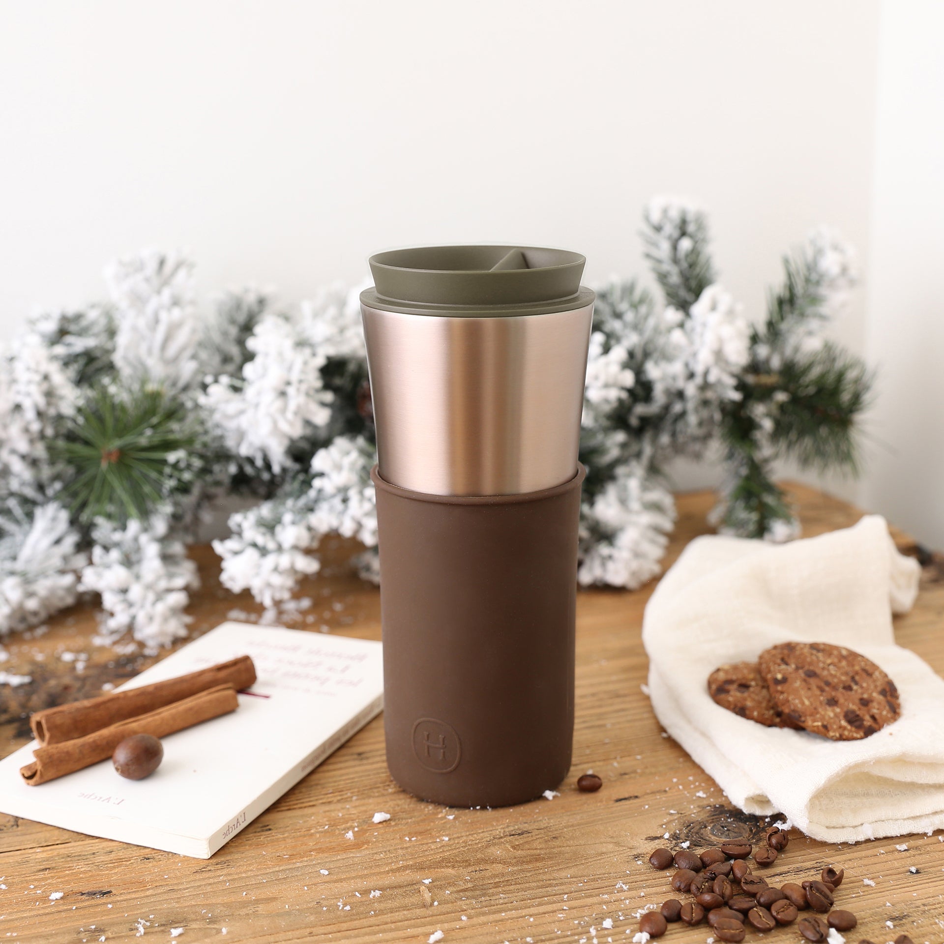 HYDY Metallic Fir Mocha 15 oz travel mug with a sleek metallic finish and comfortable handle, designed for hot beverage on the go.