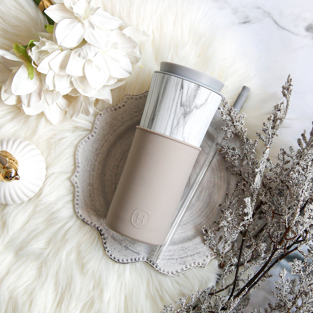 White marble travel mug by HYDY with cloudy grey design, 15 oz capacity, insulated stainless steel travel mug for hot and cold drinks.