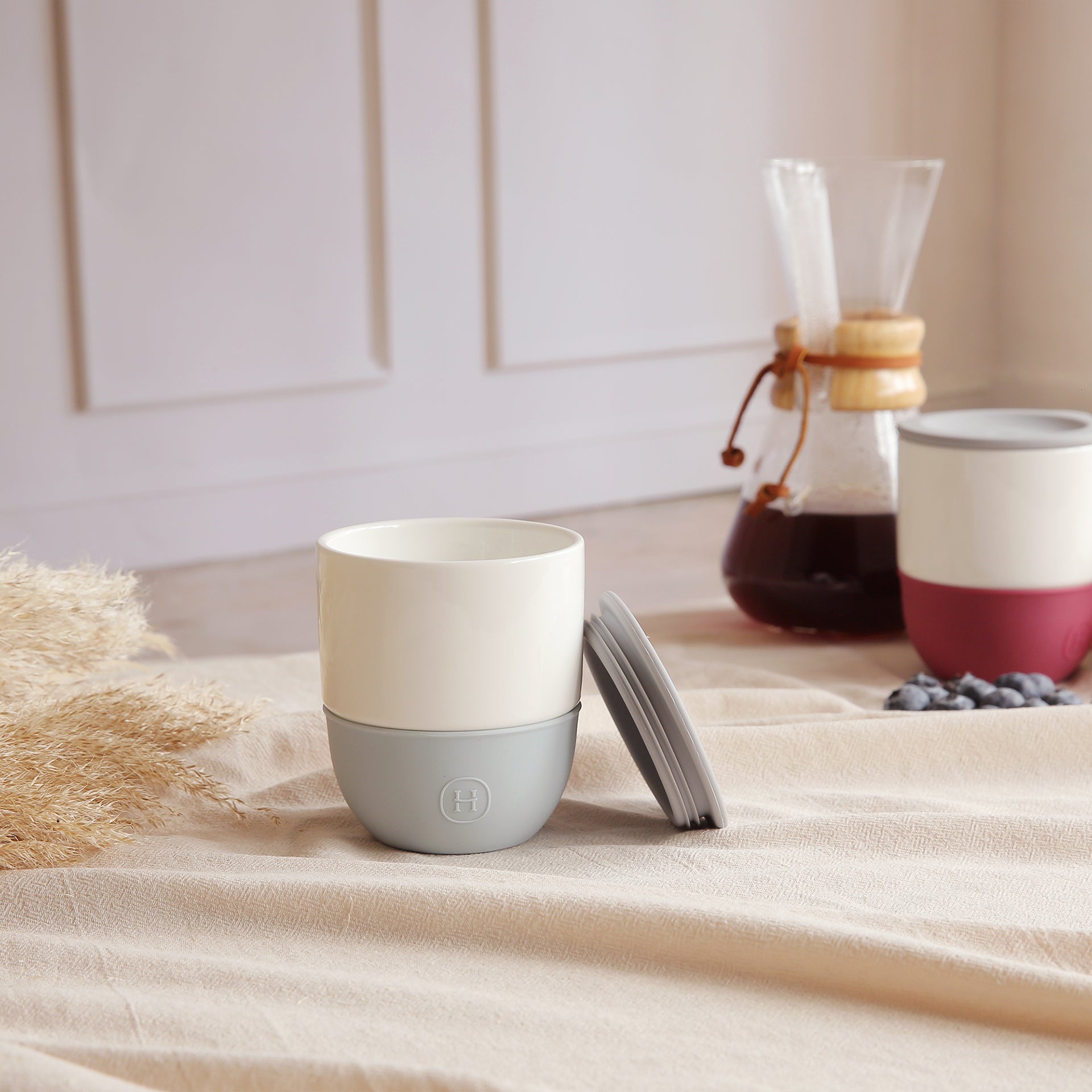 HYDY Cumulus ceramic tumbler mug with 10 fl oz capacity, featuring a soft cloud design and a sleek, modern look.