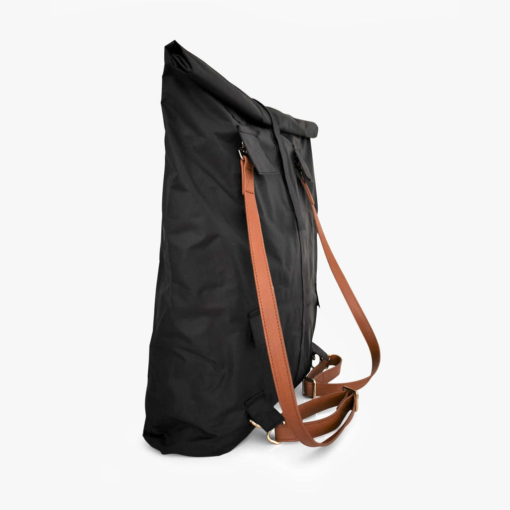 DRiiBE rain cover for Dakota bag, waterproof accessory to protect your bag from rain and moisture.