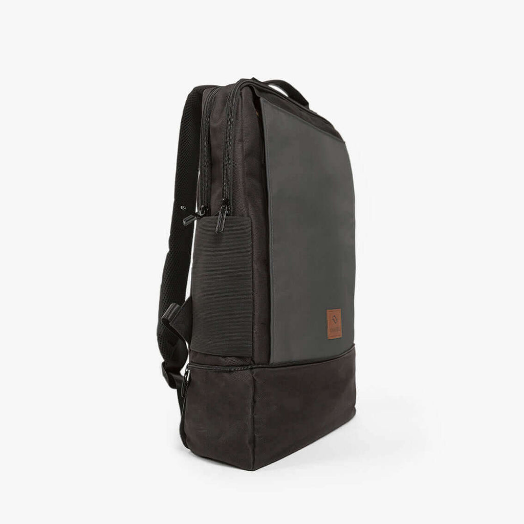 Gray CITYC DRiiBE 2-in-1 laptop backpack with expanded side pocket and wet road design, suitable for versatile daily use.