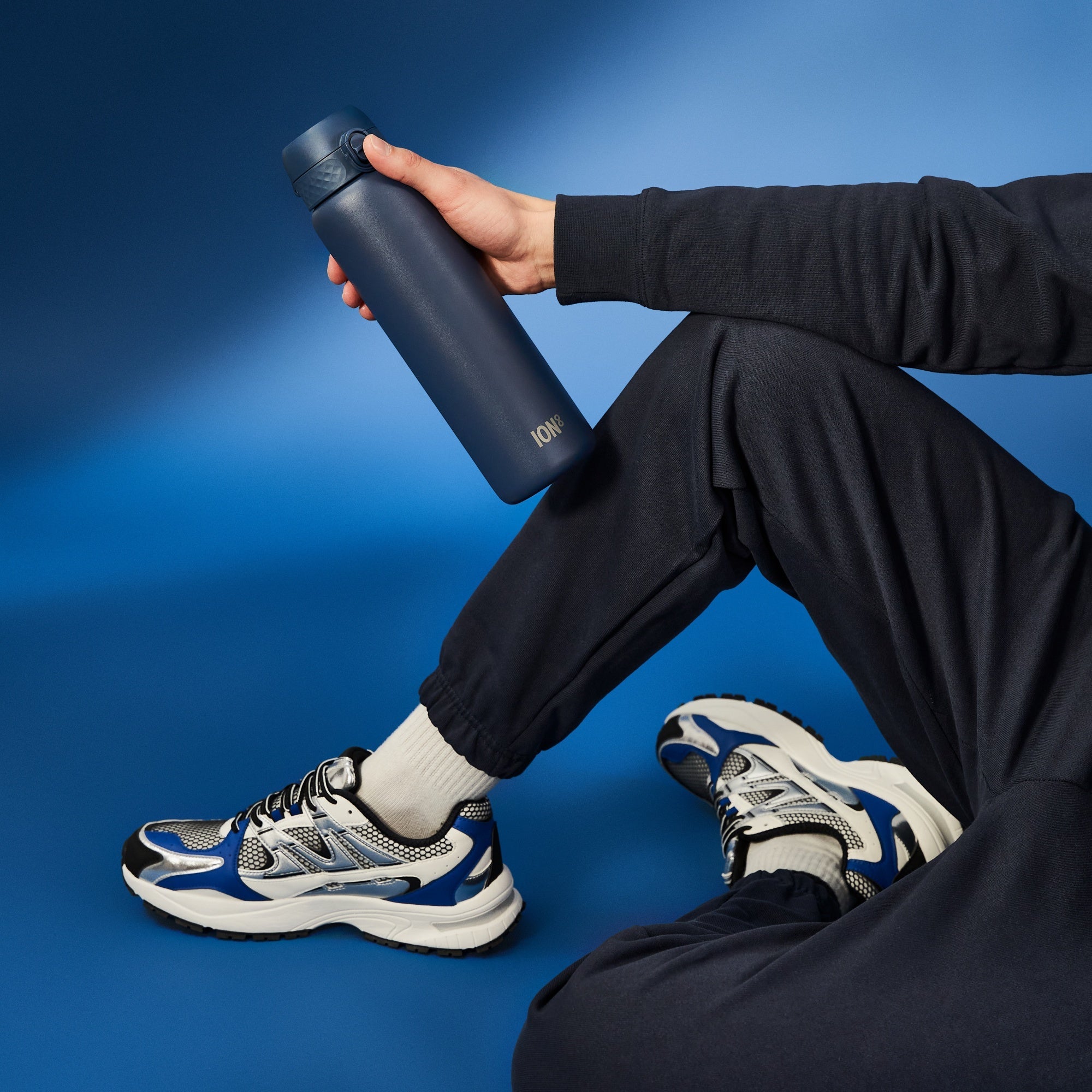 Ion8 1L insulated water bottle in ash navy, leak-proof thermal design with double insulation for hot and cold drinks.