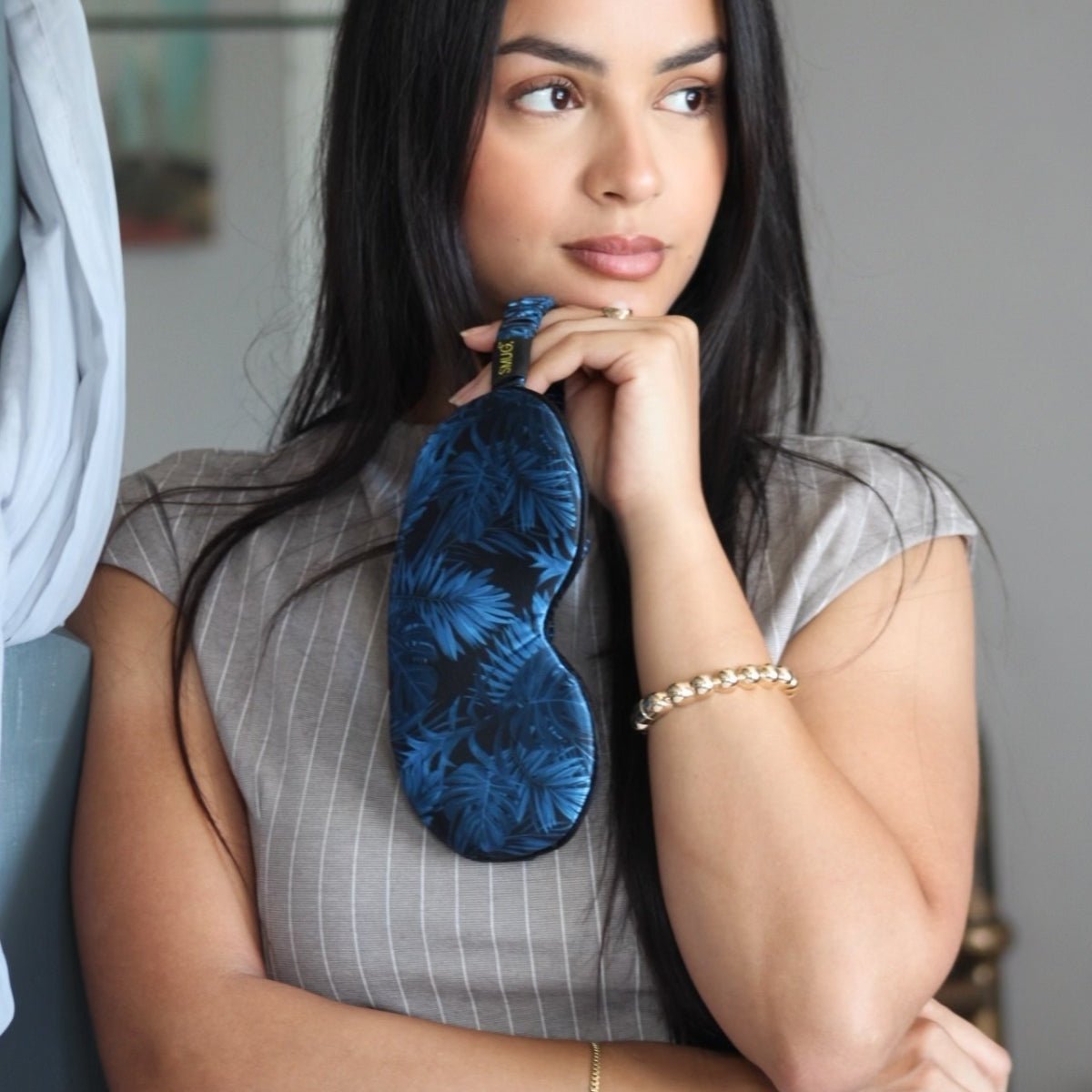 SMUG Cloud Padded Satin Sleep Mask with Palm Noir print, soft and comfortable for restful sleep.