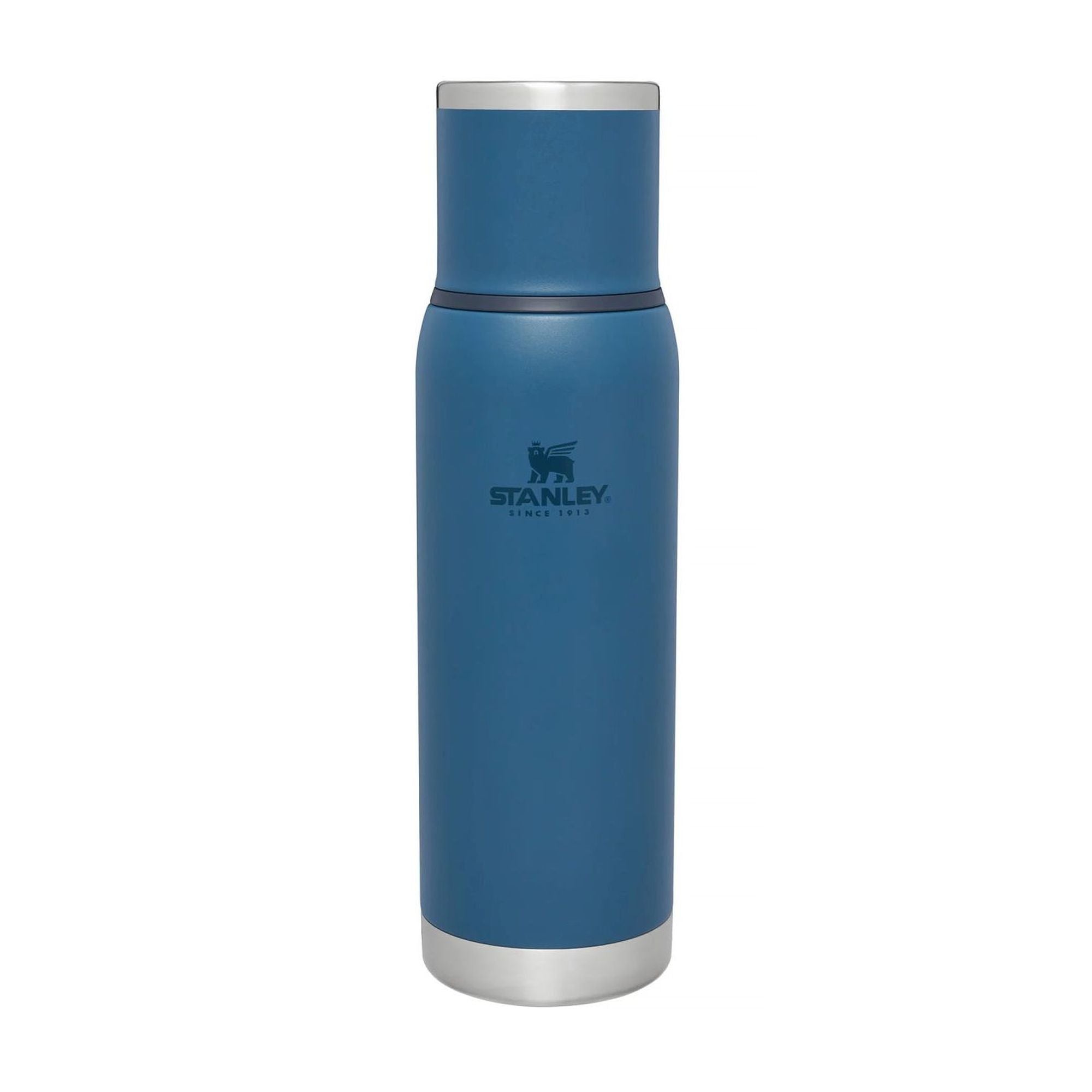 Stanley Adventure To Go 0.75L water bottle in square design with lid, made for outdoor hydration and durable use.