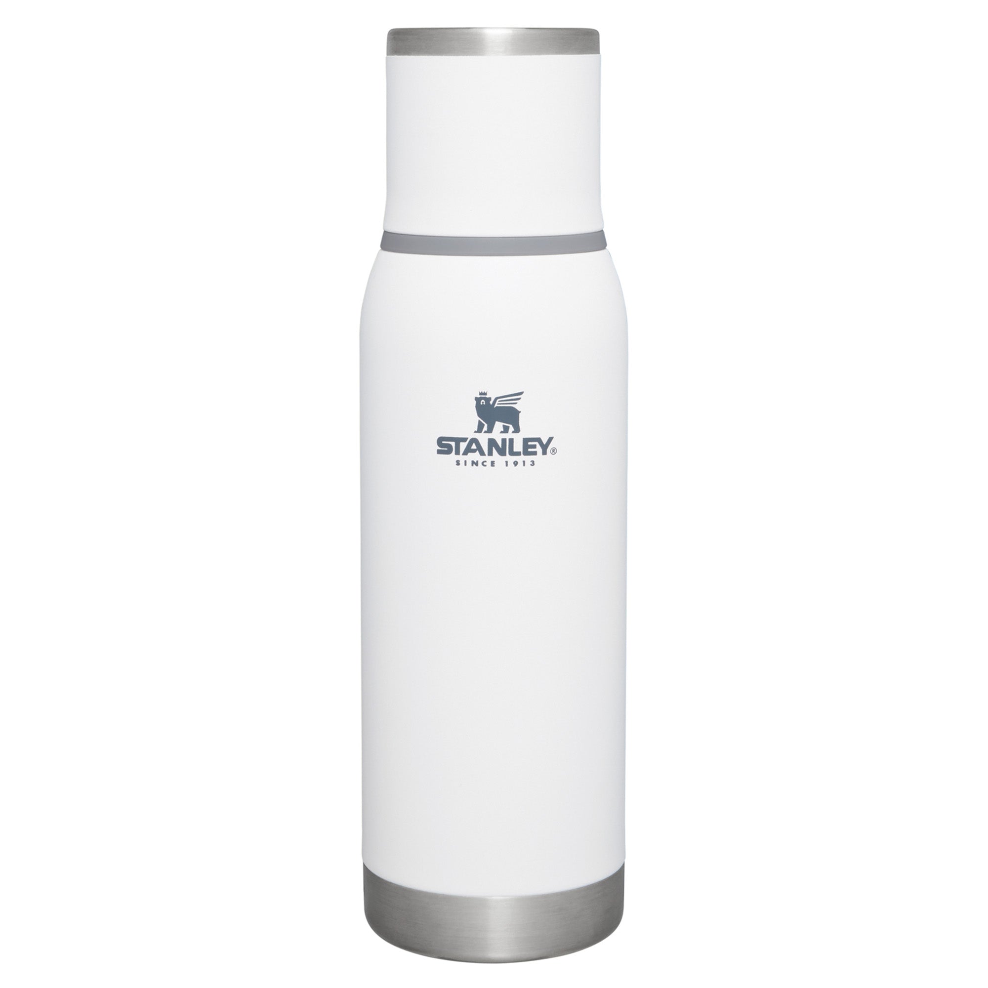 Stanley Adventure To Go 0.75L water bottle in stainless steel with a sleek design and leak-proof lid, suitable for outdoor activities.