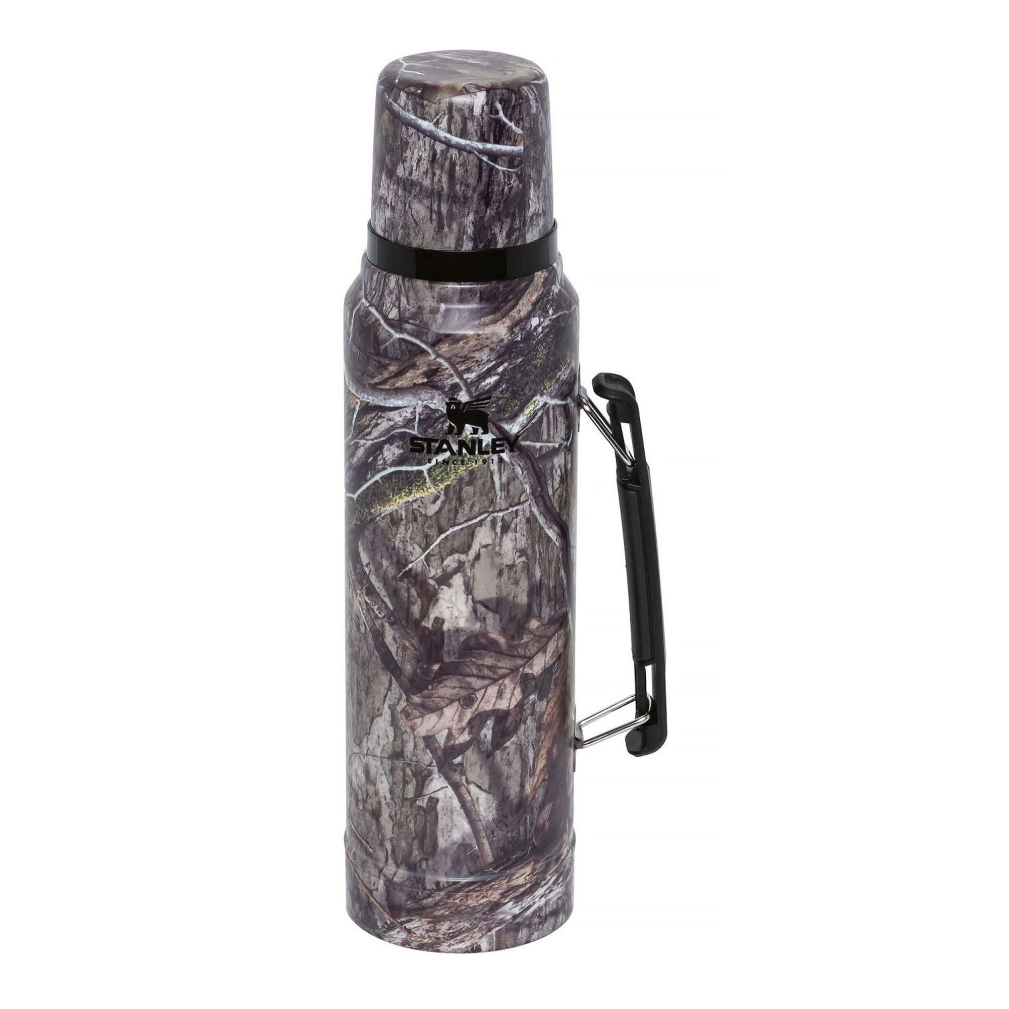 Stanley Legendary Classic 1.0L water bottle with stainless steel body and screw-on lid, ideal for outdoor and daily use