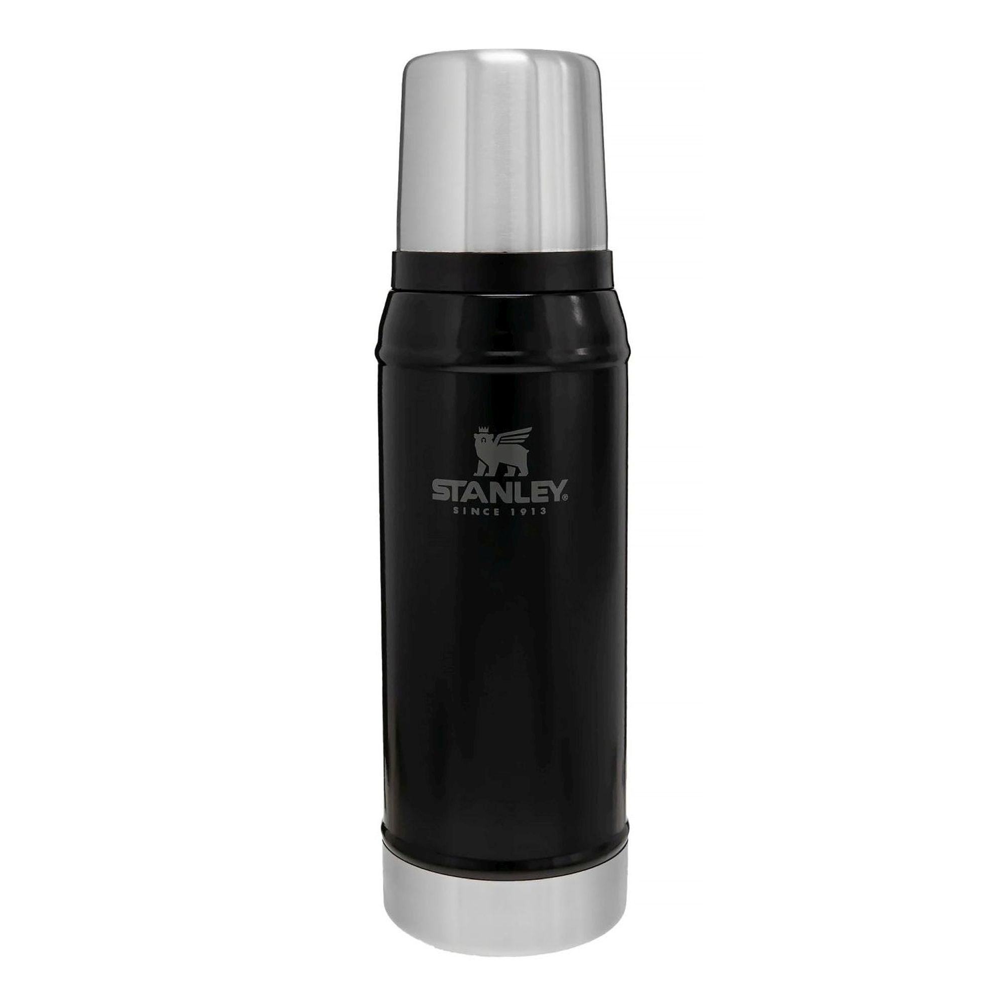 Stanley Legendary Classic 0.75L insulated thermal water bottle with stainless steel construction and leak-proof lid.