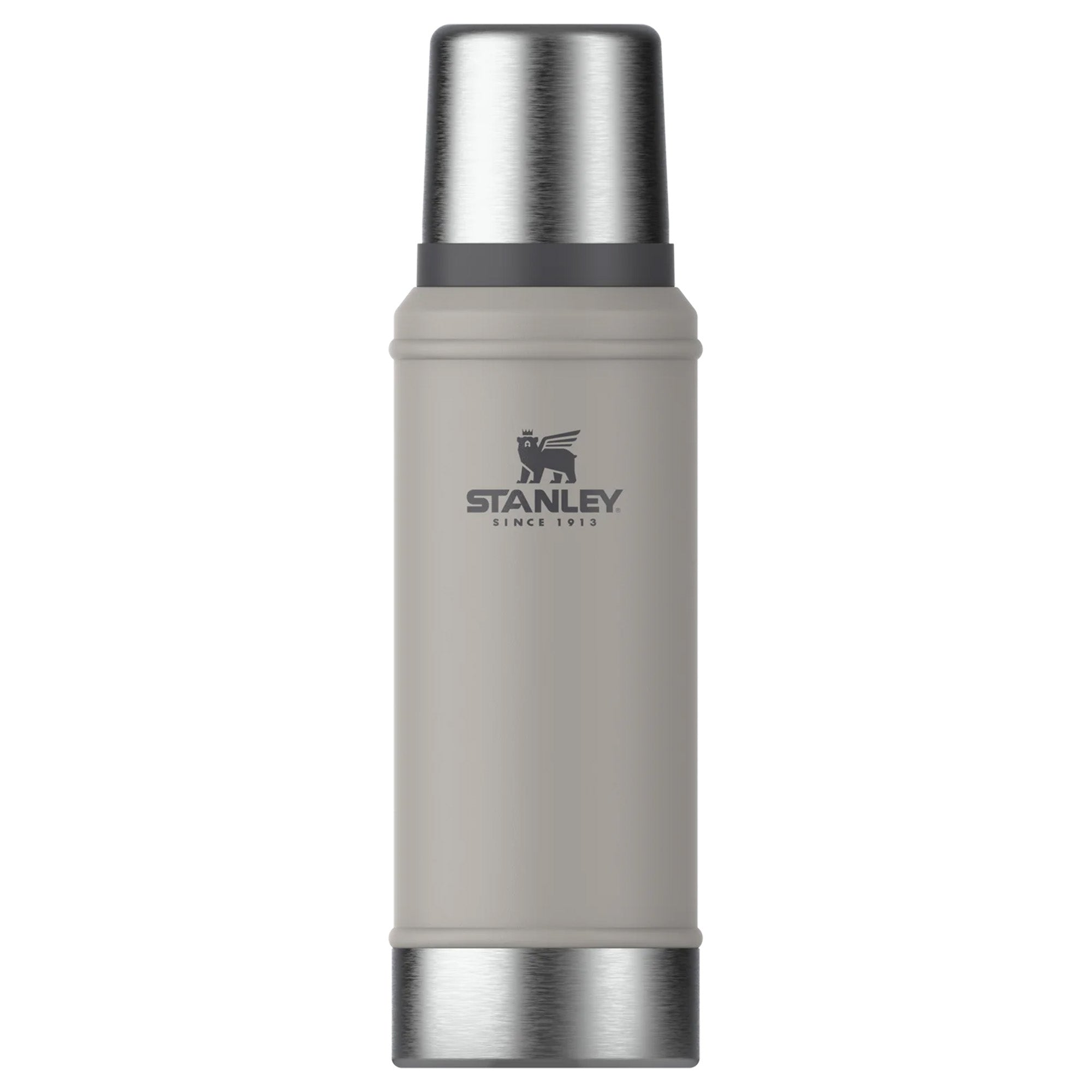 Stanley Legendary Classic 0.75L insulated water bottle with stainless steel body and screw-top lid, designed for keeping drinks hot or cold.