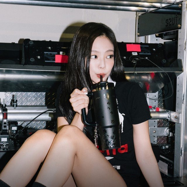 Stanley x JENNIE Midnight Bloom Luxe Quencher Tumbler – Black Limited Edition-2