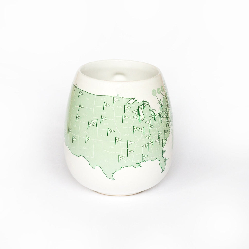 Trouvaille US Golf Courses color-in mug featuring a golf course illustration ready to be colored in, perfect for golf enthusiasts.