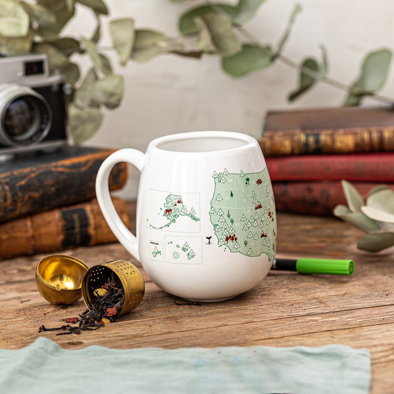 Trouvaille US National Parks color-in mug showing a scenic park illustration on the left side, ideal for coloring and display.